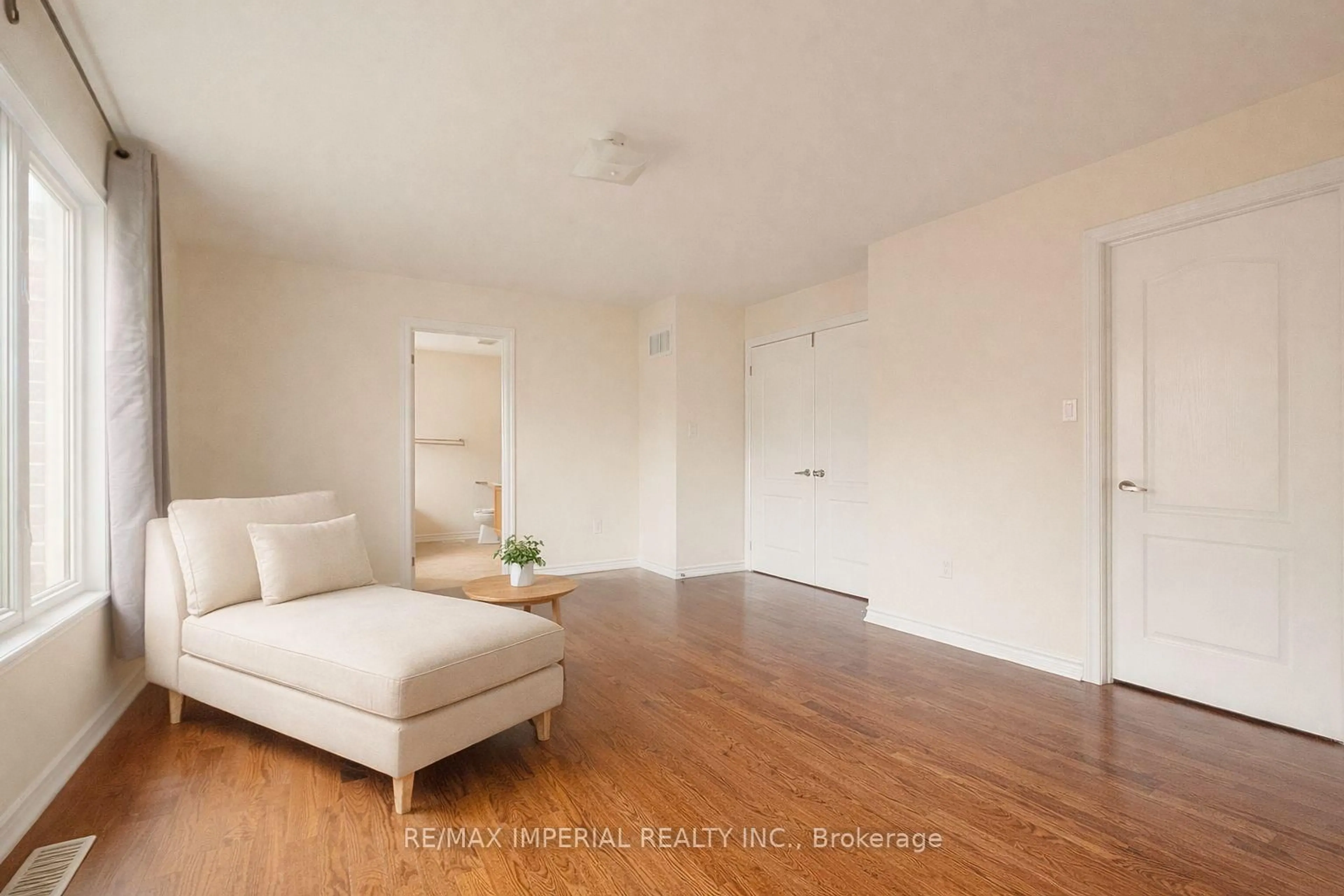 Living room with furniture, wood/laminate floor for 155 Art West Ave, Newmarket Ontario L3X 0C1