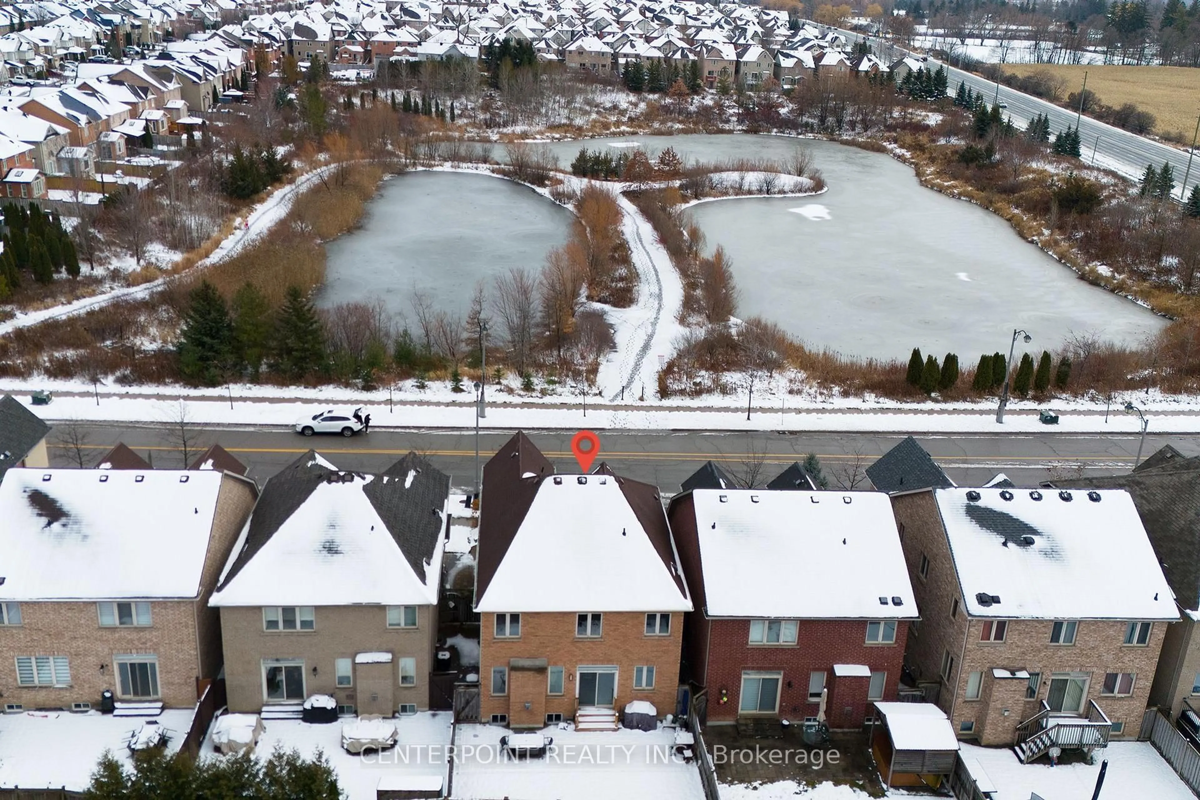 A pic from outside/outdoor area/front of a property/back of a property/a pic from drone, street for 74 Augustine Ave, Richmond Hill Ontario L4E 0L3
