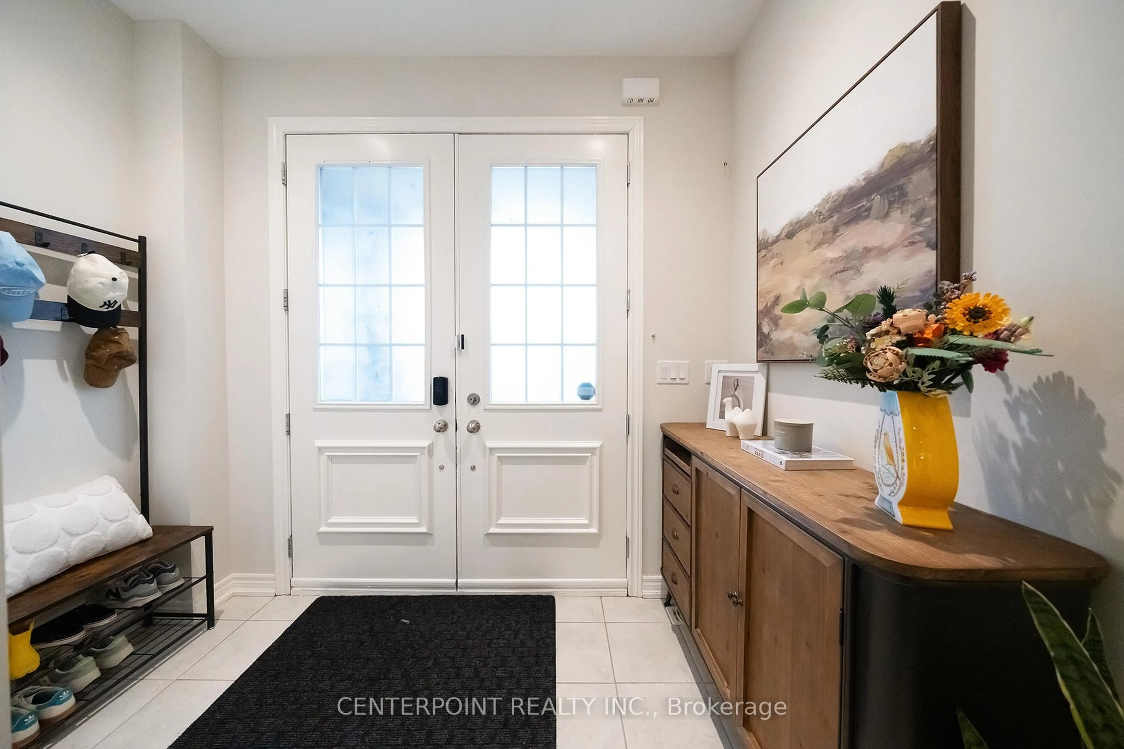 Indoor entryway for 74 Augustine Ave, Richmond Hill Ontario L4E 0L3