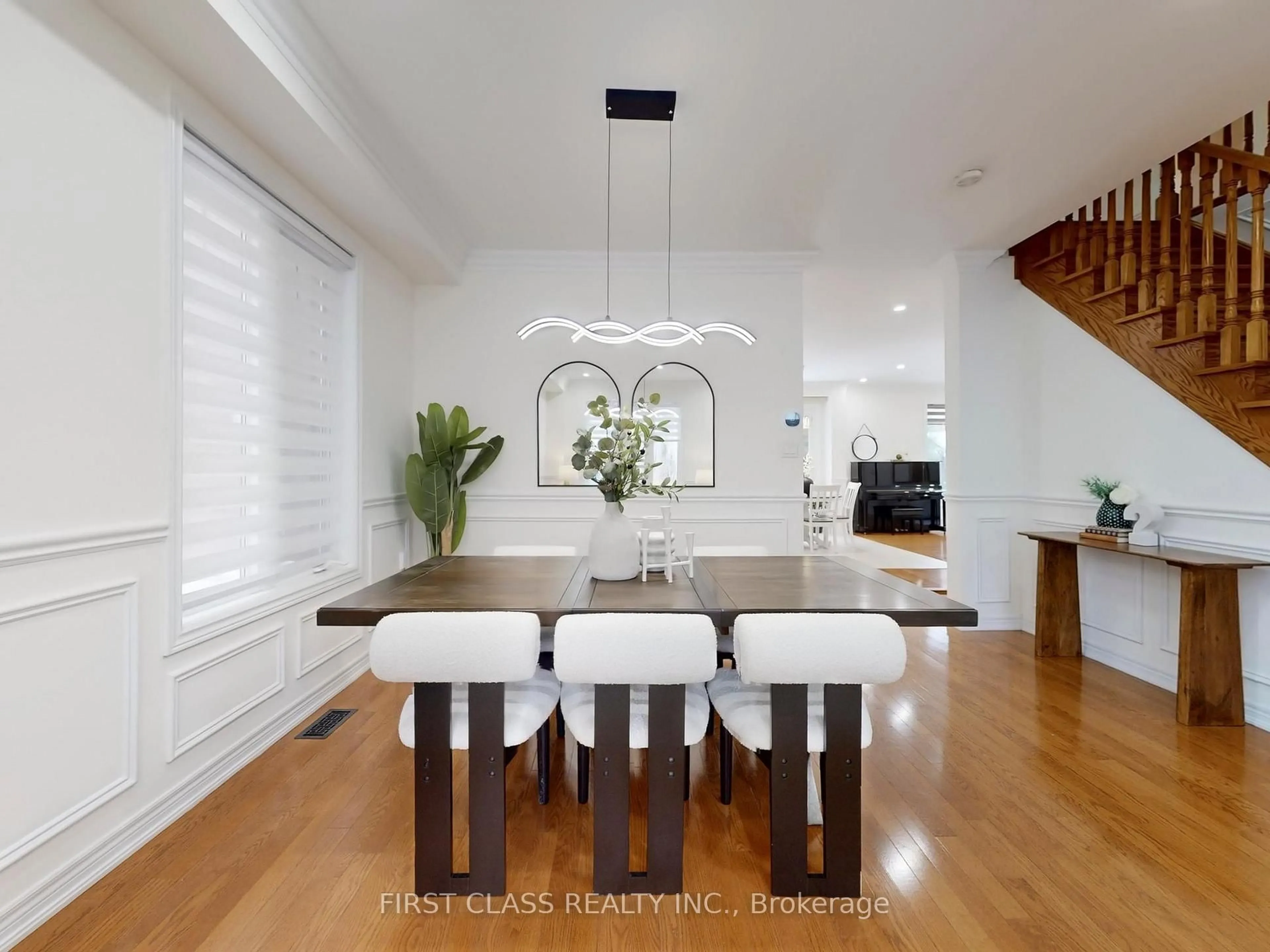 Dining room, wood/laminate floor for 16 Milos Rd, Richmond Hill Ontario L4E 0J9