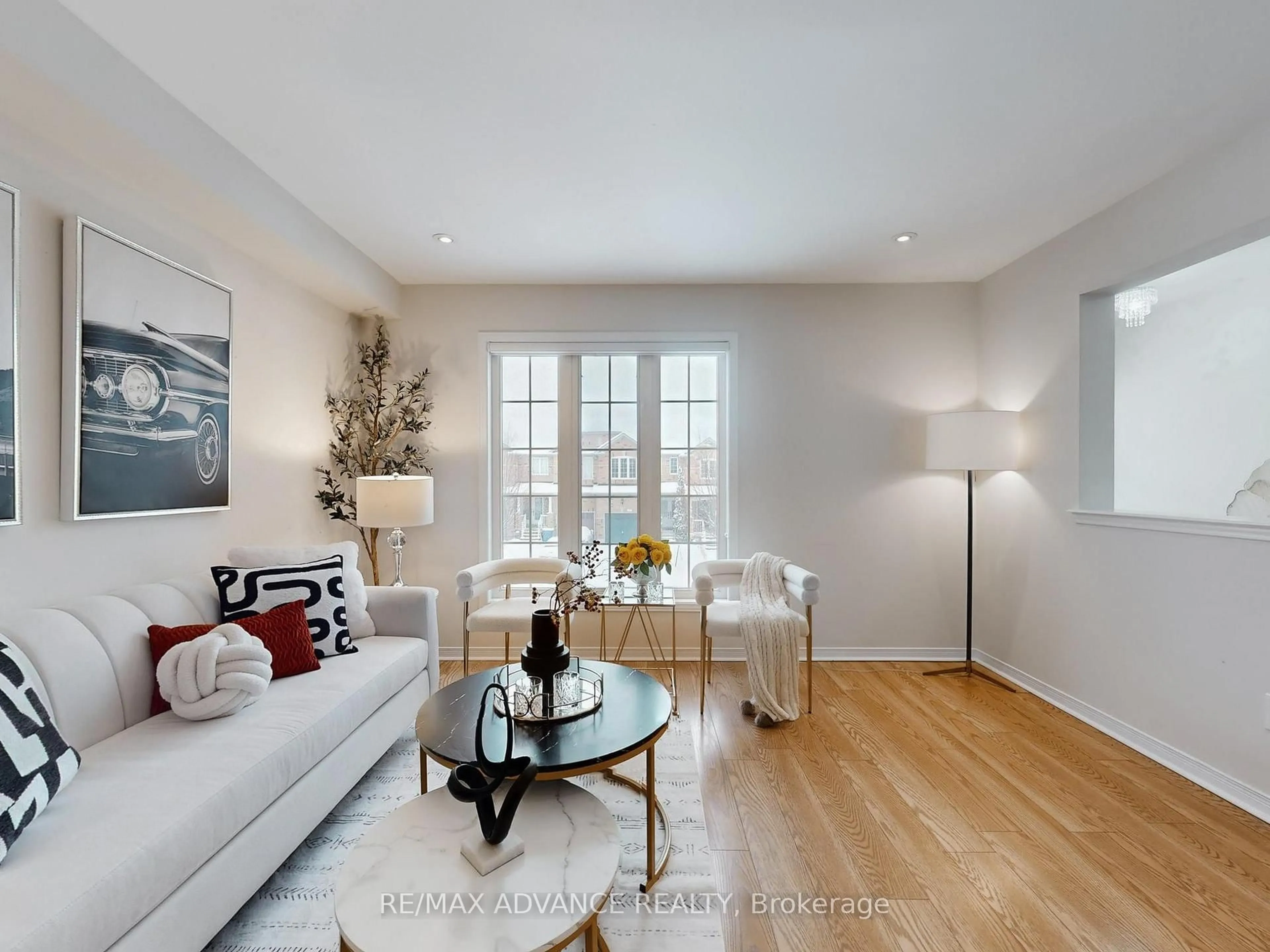 Living room with furniture, unknown for 24 Martell Gate, Aurora Ontario L4G 0C4