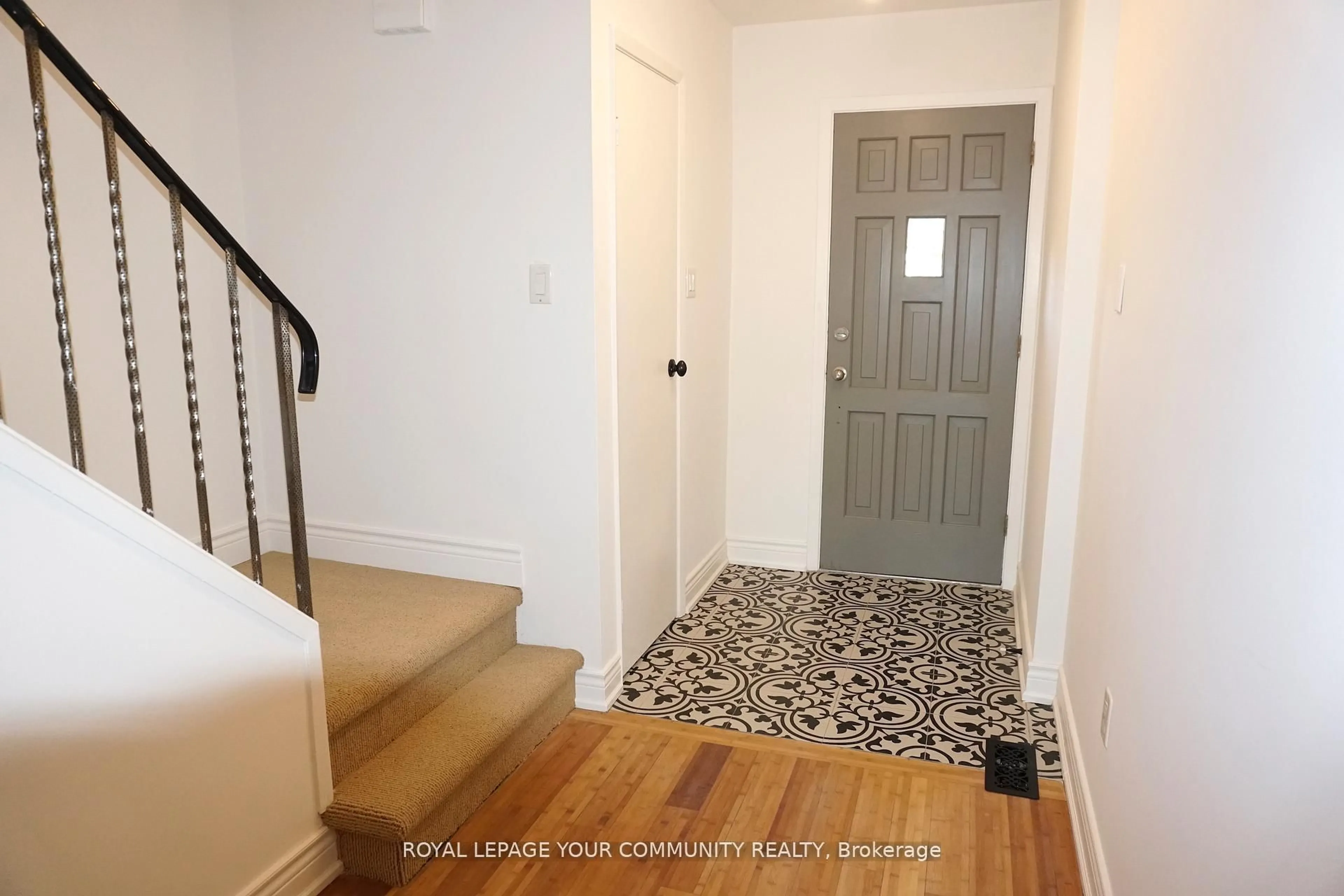 Indoor entryway for 39 Knightsbridge Way, Markham Ontario L3P 3W6