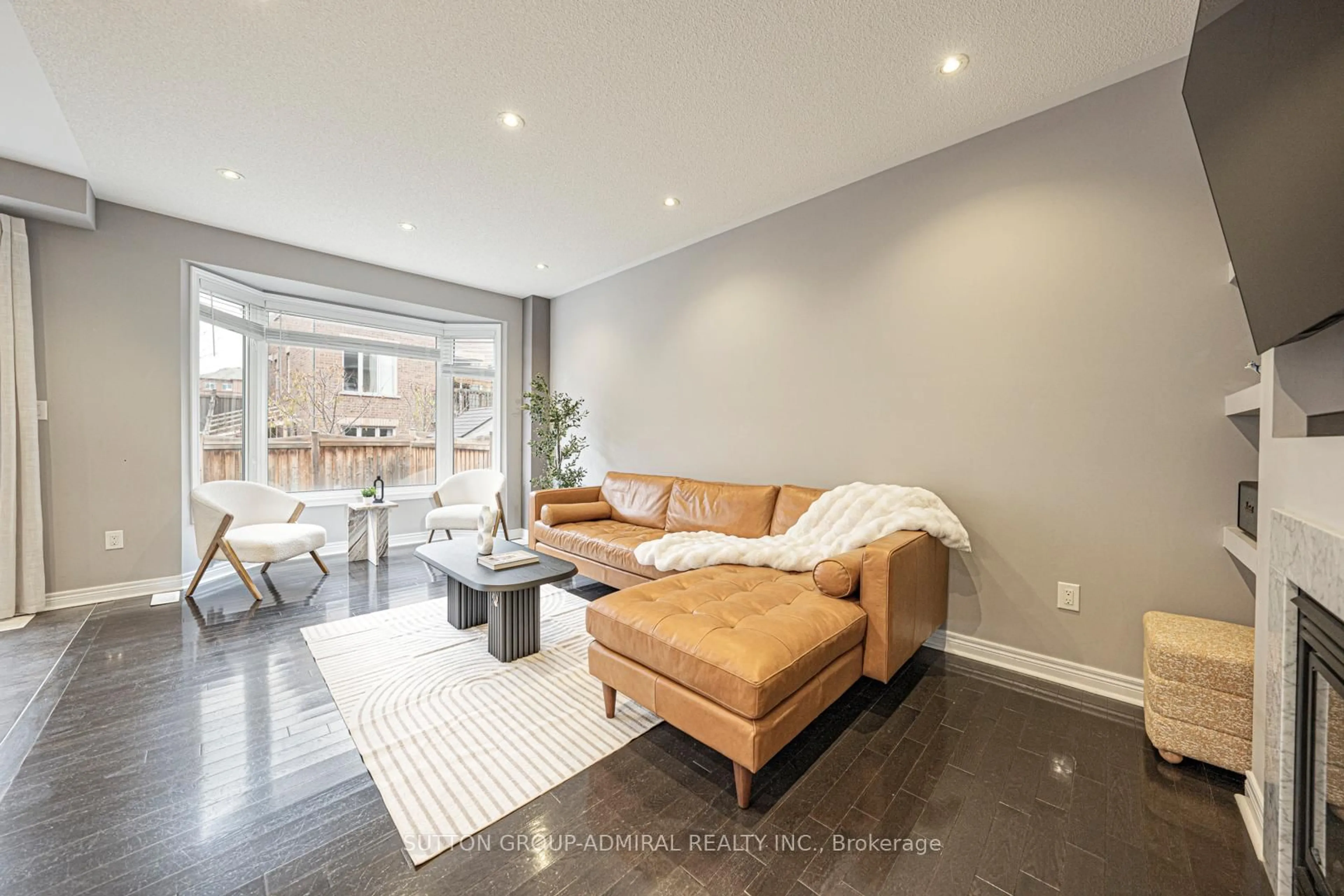 Living room with furniture, unknown for 28 Manila Ave, Markham Ontario L6C 0W1