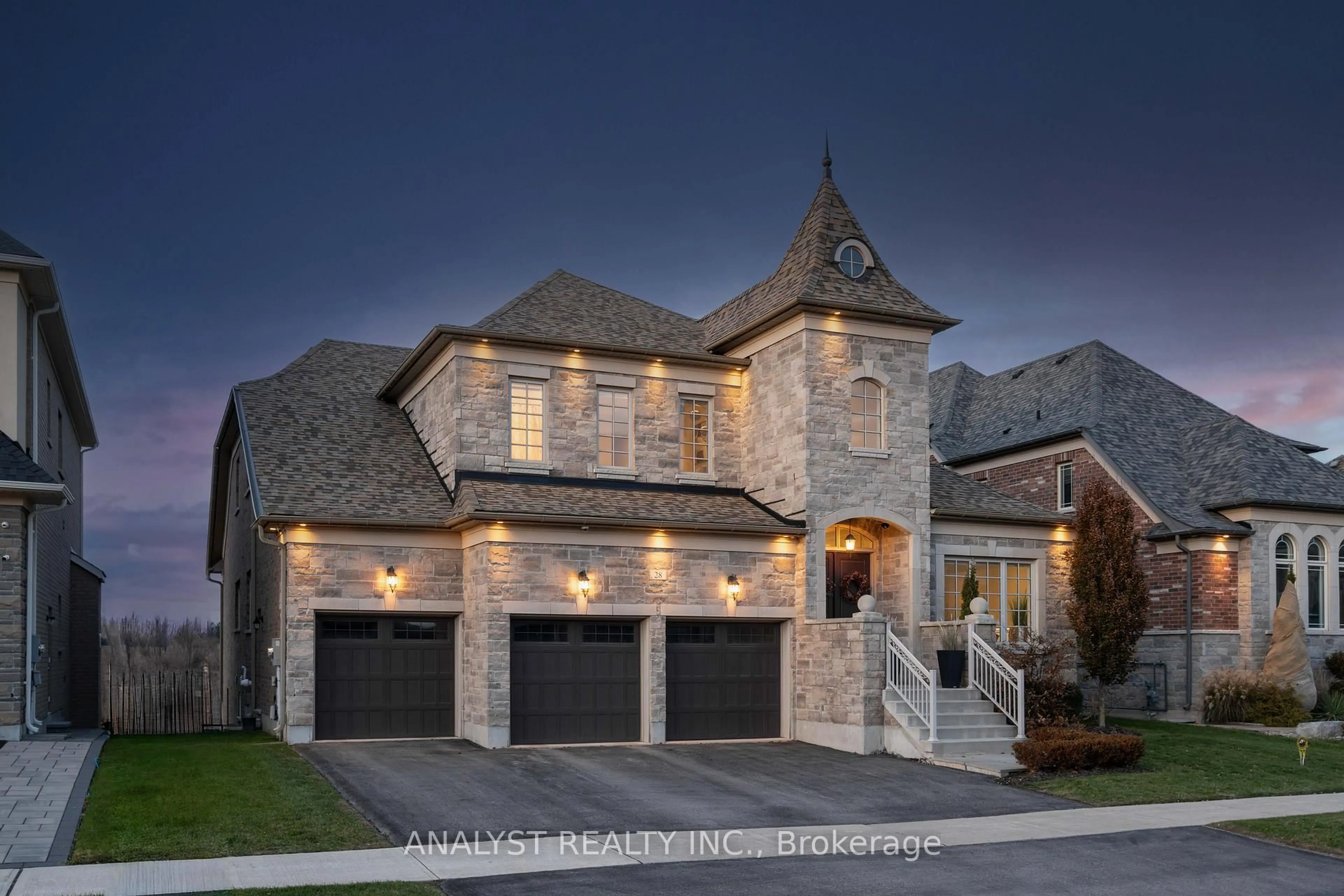 Home with brick exterior material, street for 28 Coppermine Crt, King Ontario L7B 0A5