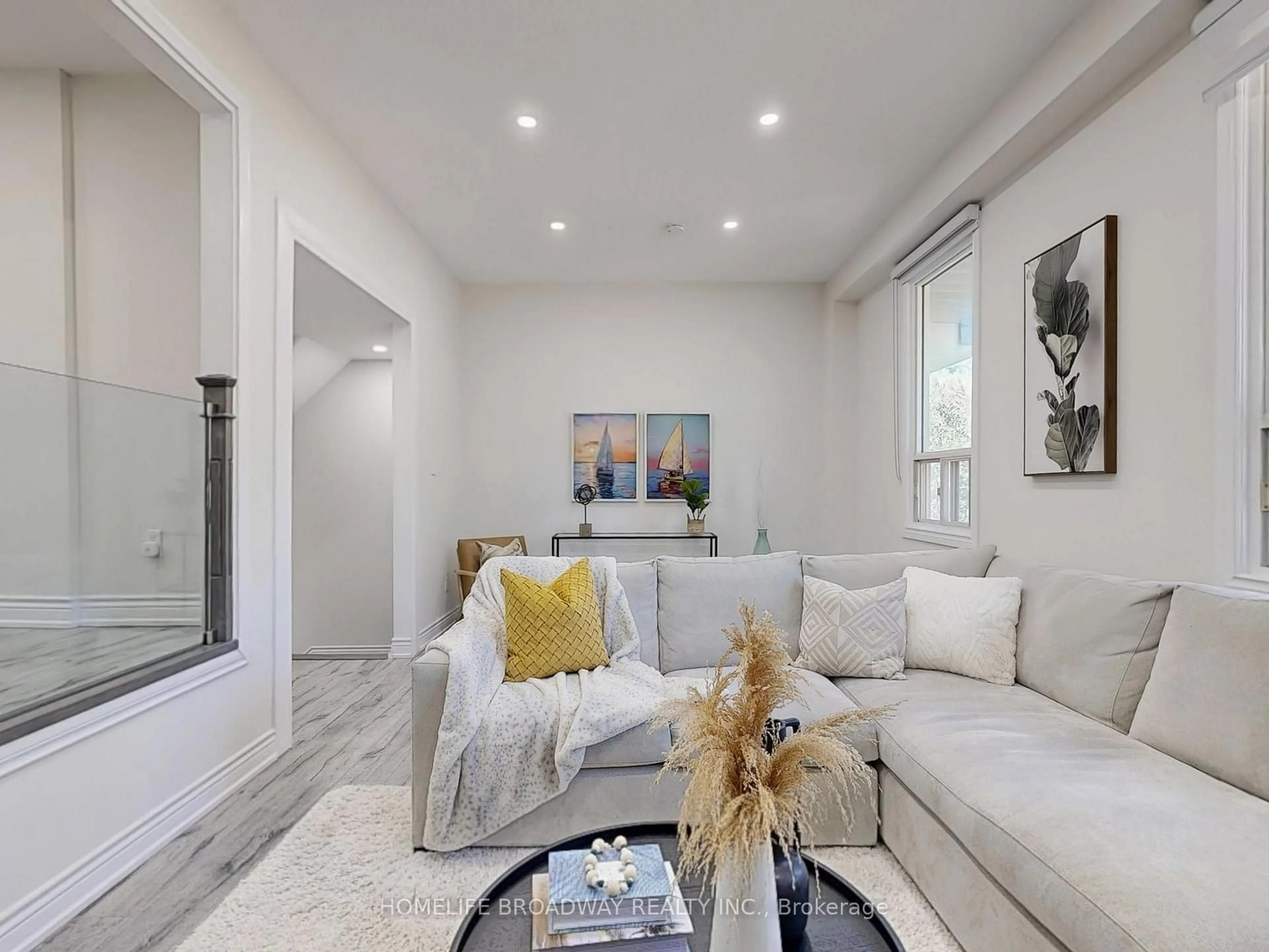 Living room with furniture, unknown for 109 Poplar Cres, Aurora Ontario L4G 3M4