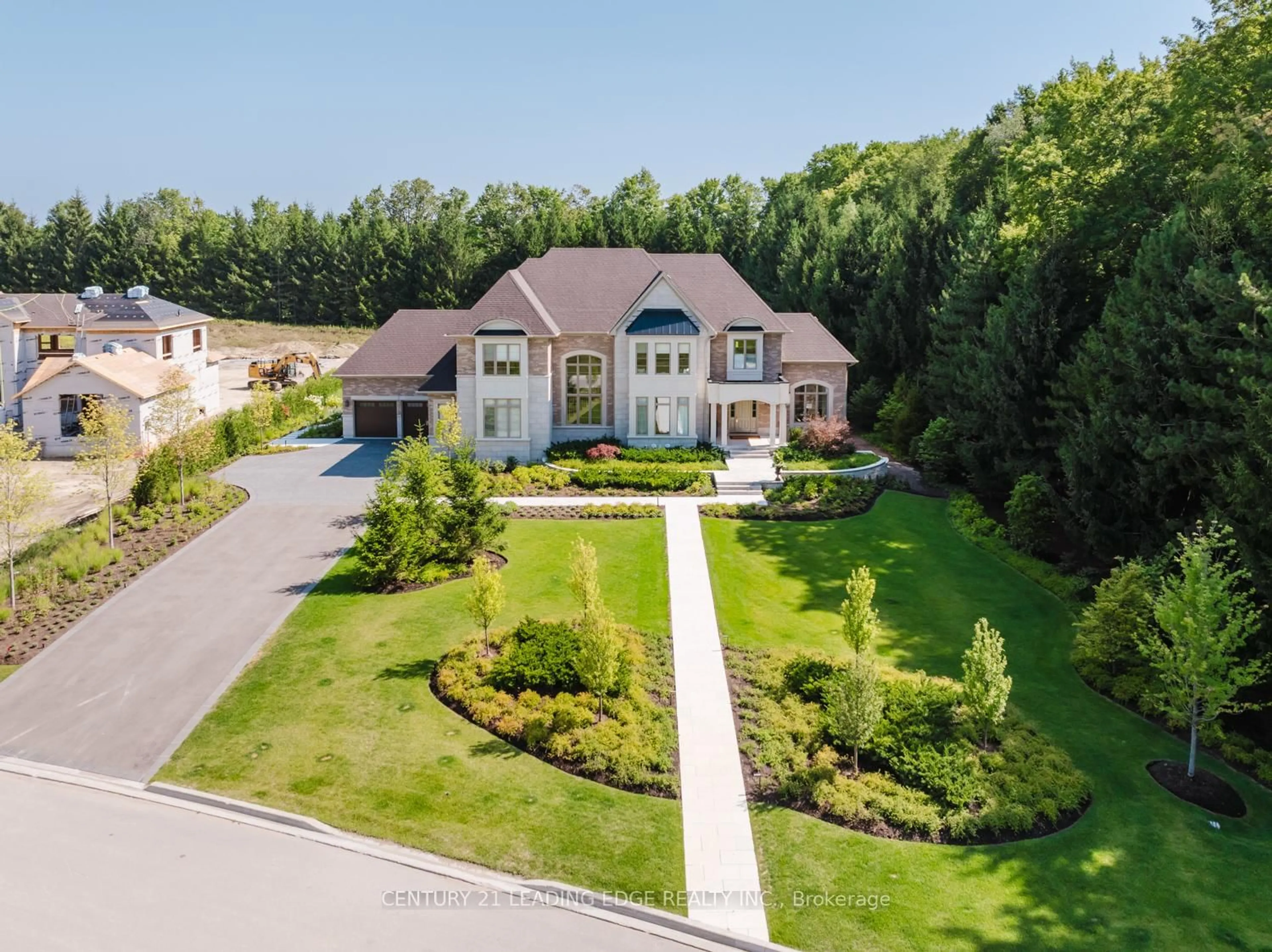 A pic from outside/outdoor area/front of a property/back of a property/a pic from drone, street for 43 Newton Reed Cres, Uxbridge Ontario L9P 0R3