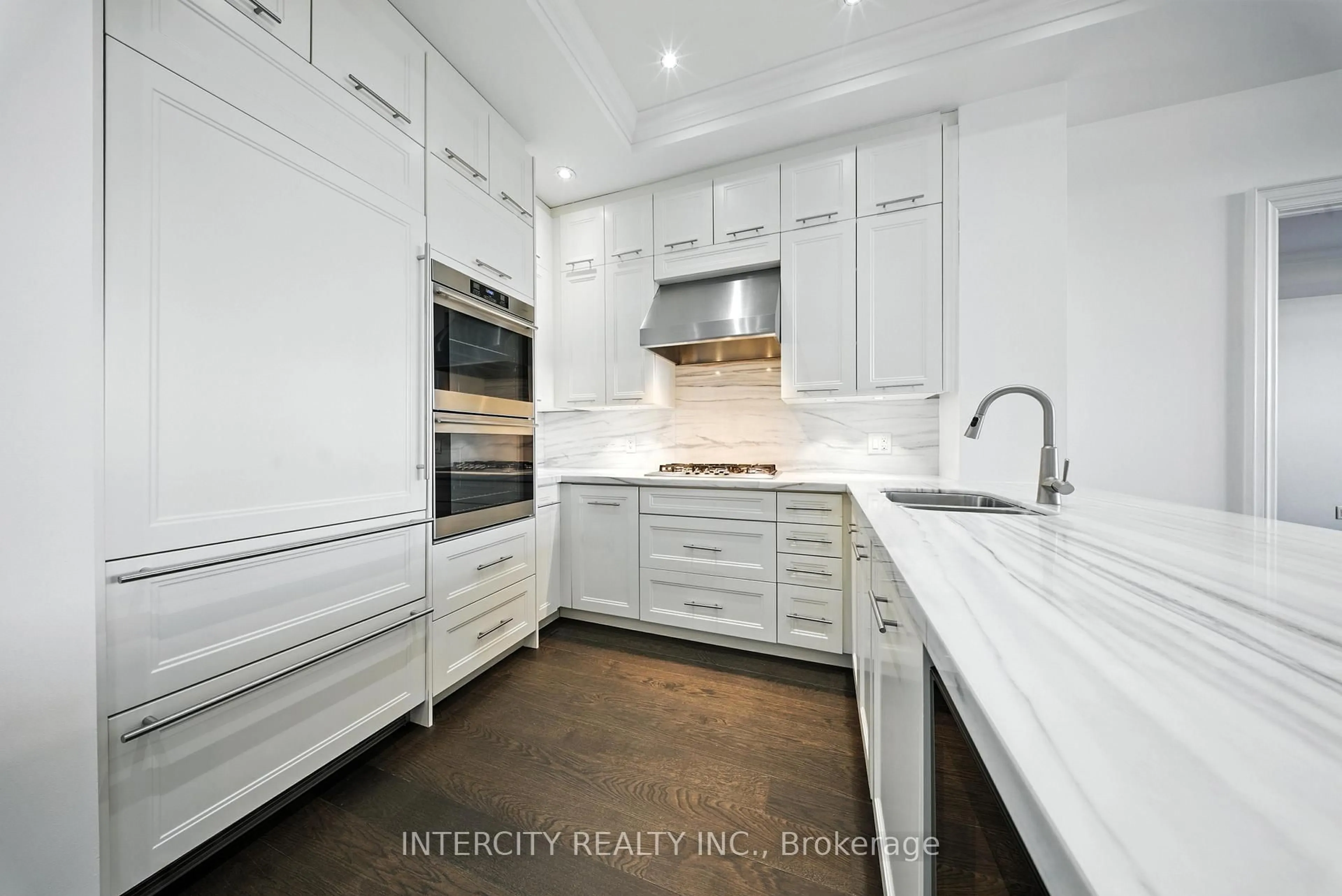 Contemporary kitchen, unknown for 7608 Yonge St #PH15, Vaughan Ontario L4J 0J5