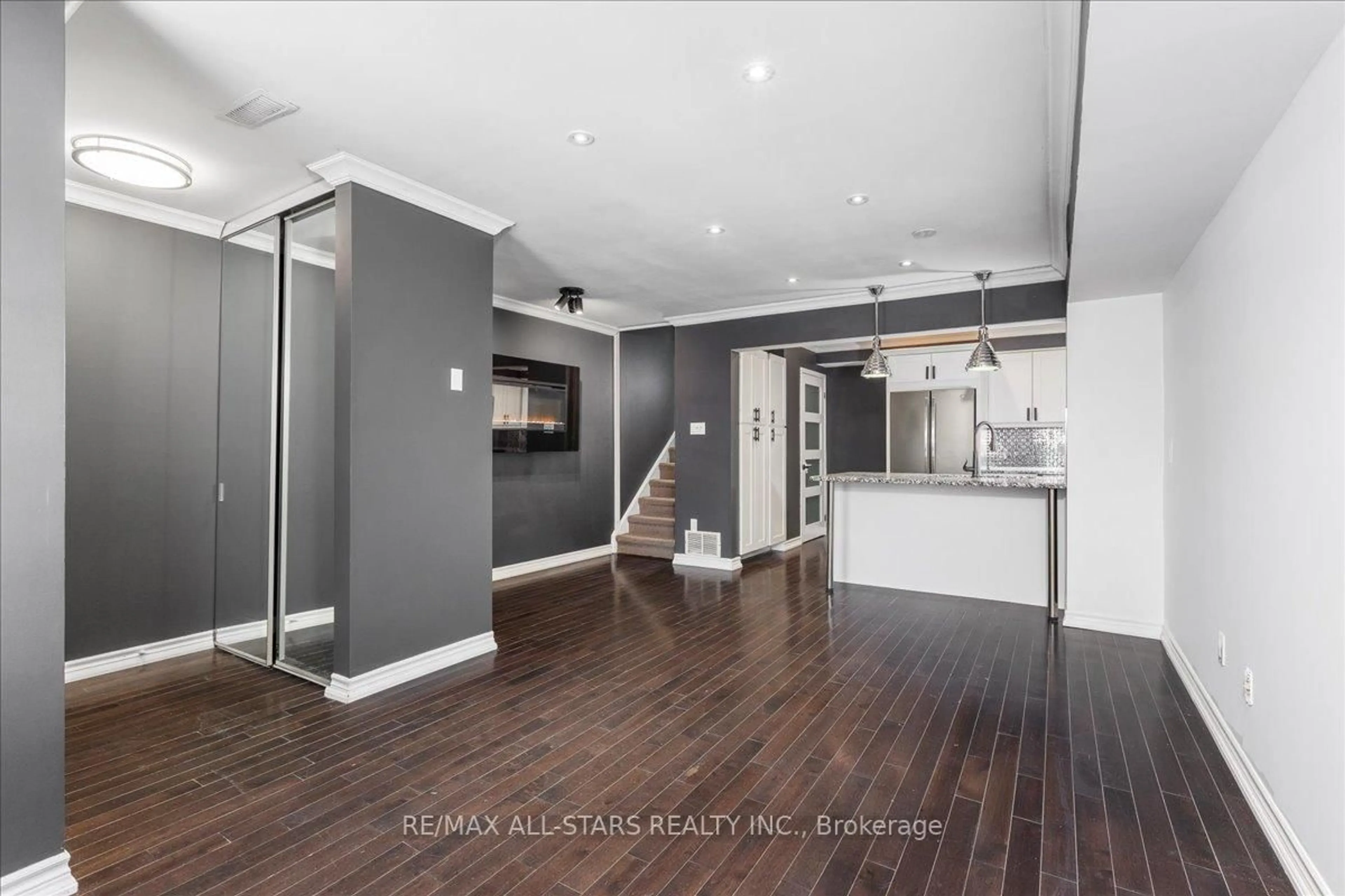 Unknown for 115 Main St #47, Newmarket Ontario L3Y 8J3