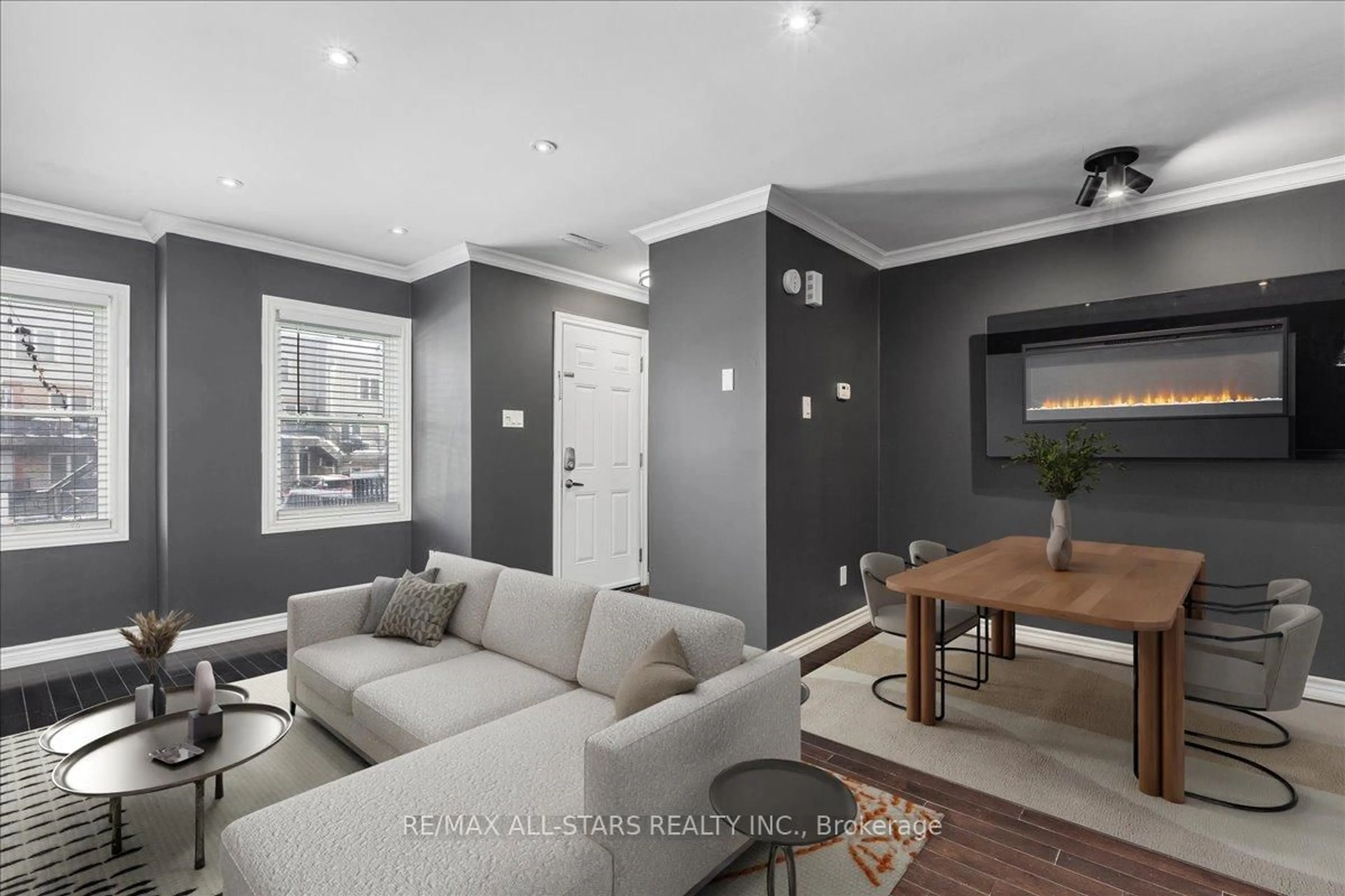 Living room with furniture, unknown for 115 Main St #47, Newmarket Ontario L3Y 8J3