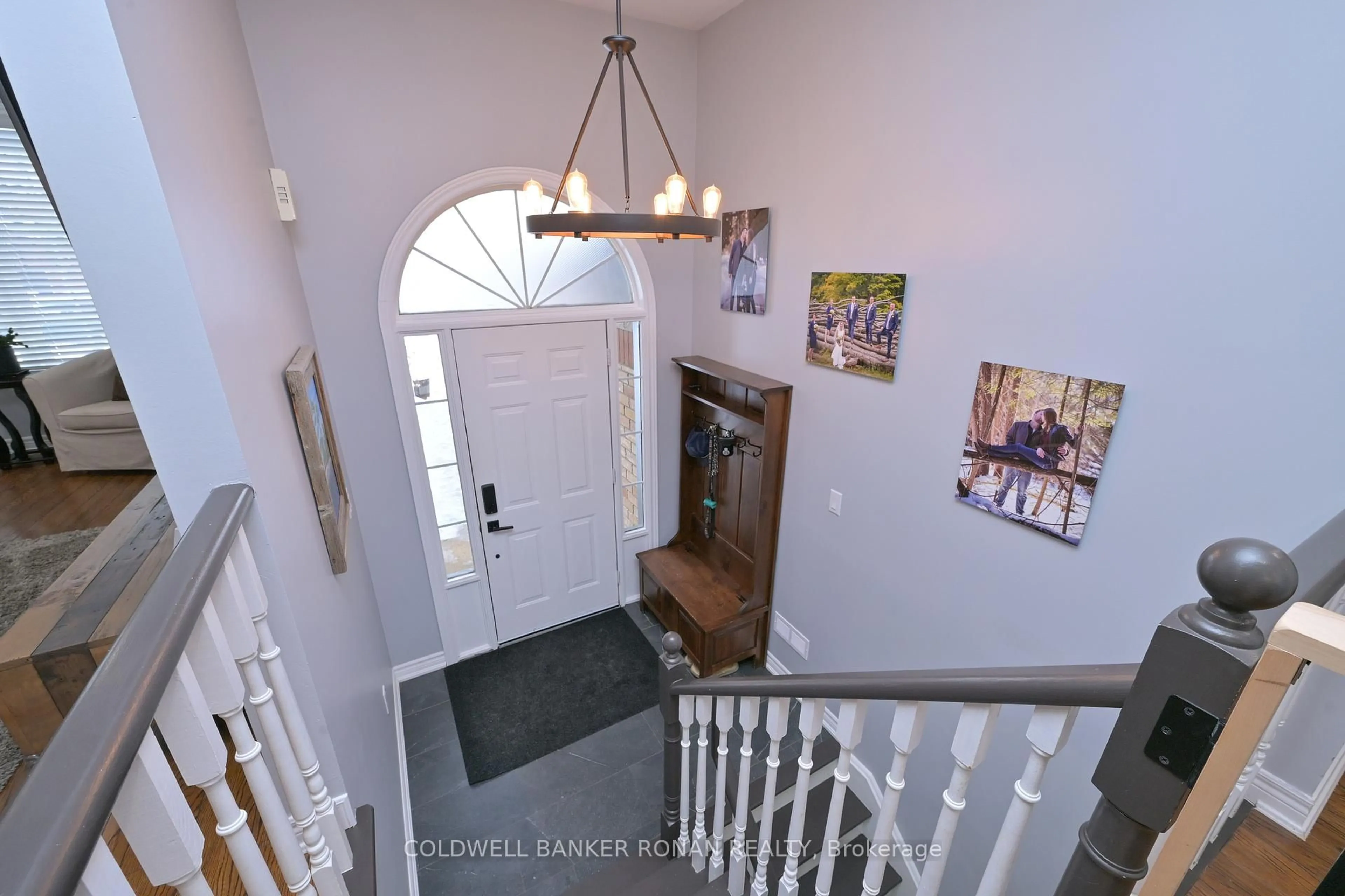 Indoor entryway for 2303 Jack Cres, Innisfil Ontario L9S 2C7