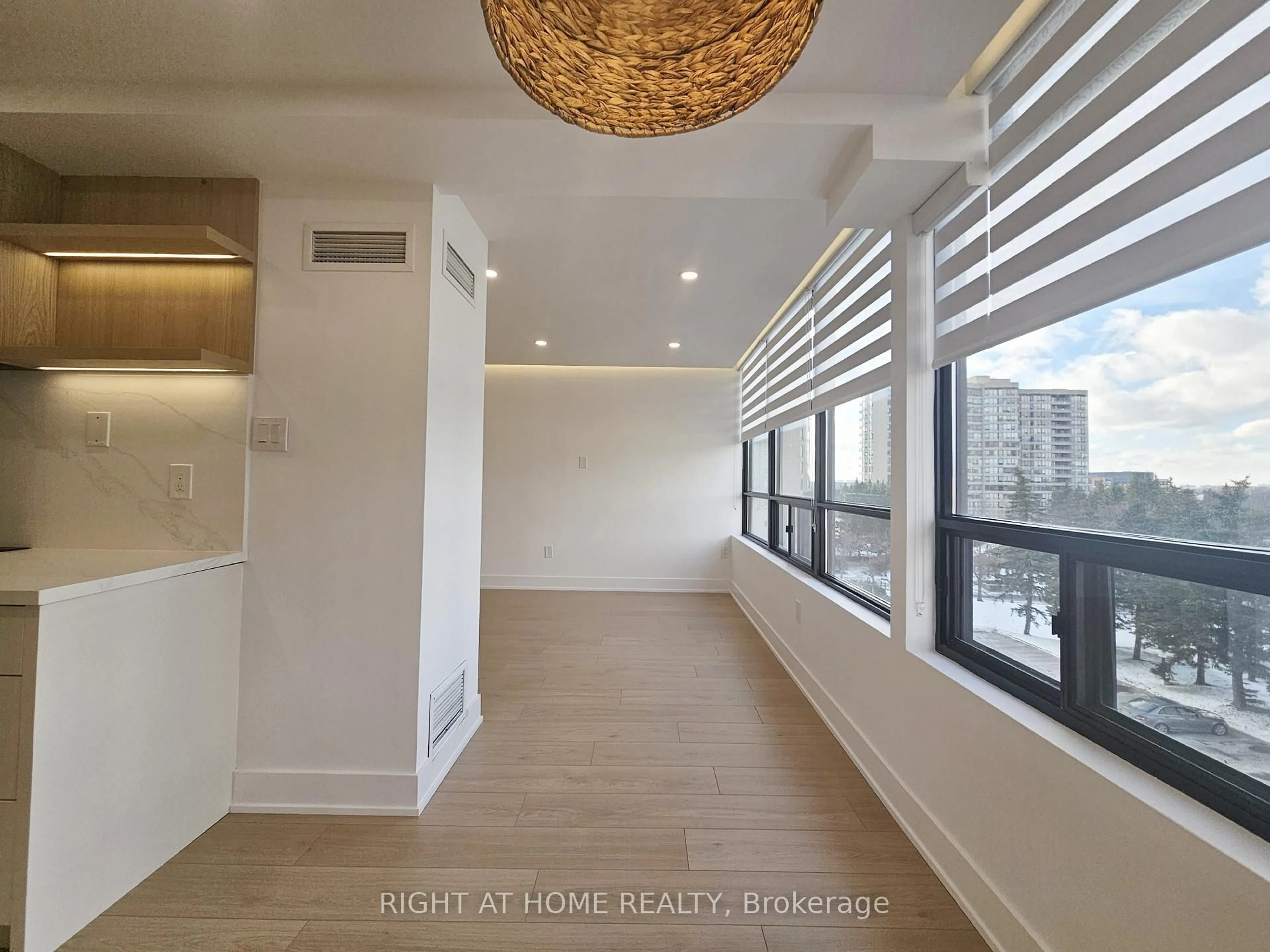 Unknown for 7460 Bathurst St #512, Vaughan Ontario L4J 7K9