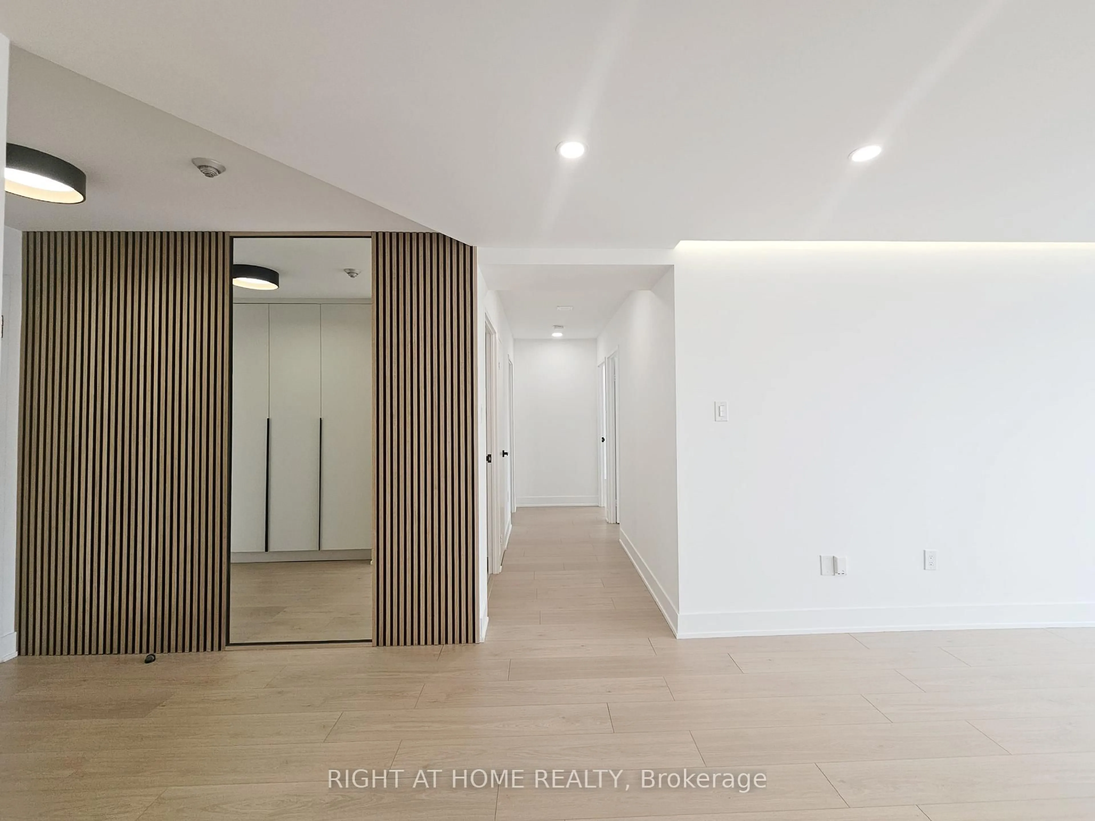 Unknown for 7460 Bathurst St #512, Vaughan Ontario L4J 7K9