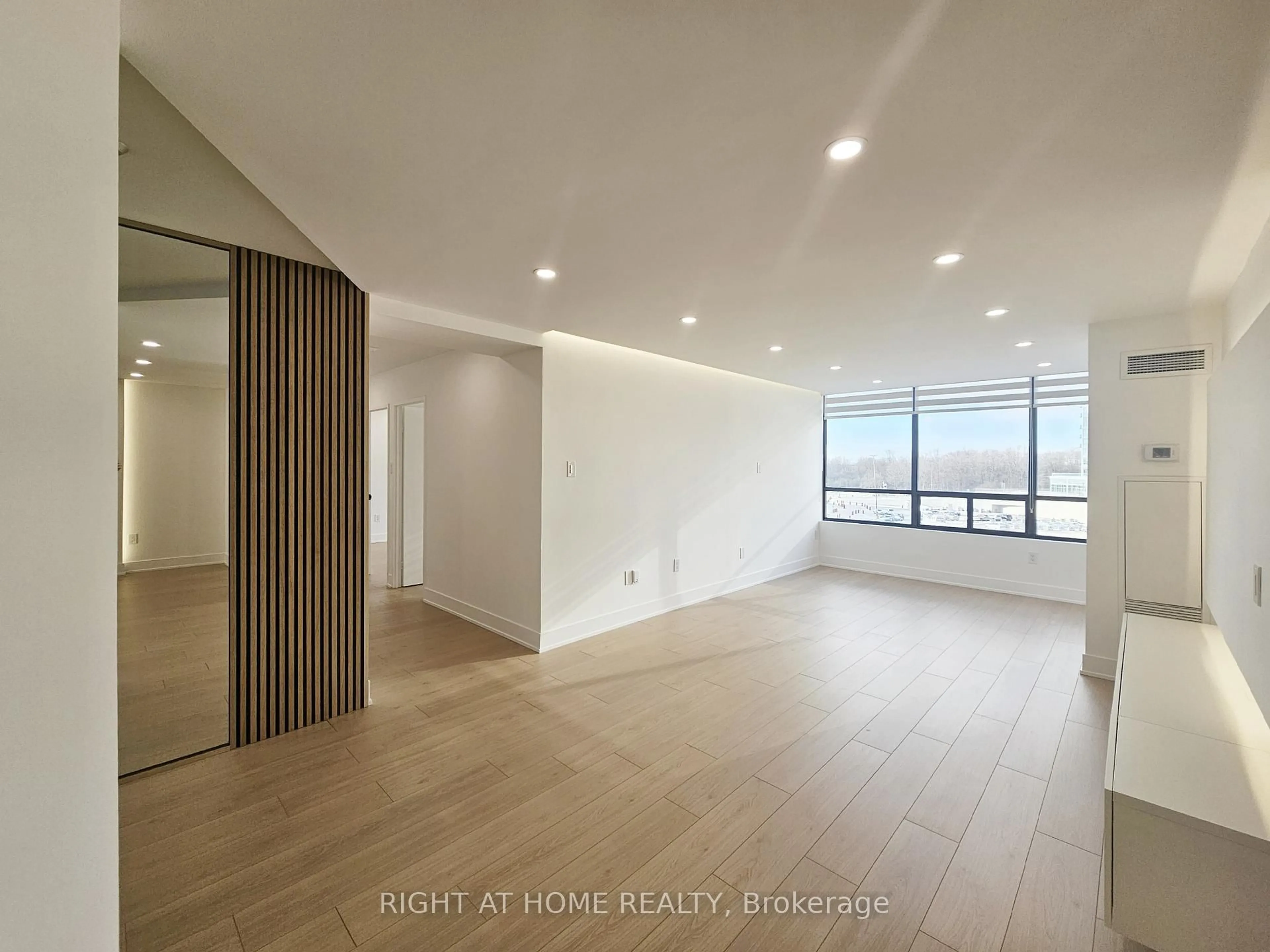 Unknown for 7460 Bathurst St #512, Vaughan Ontario L4J 7K9