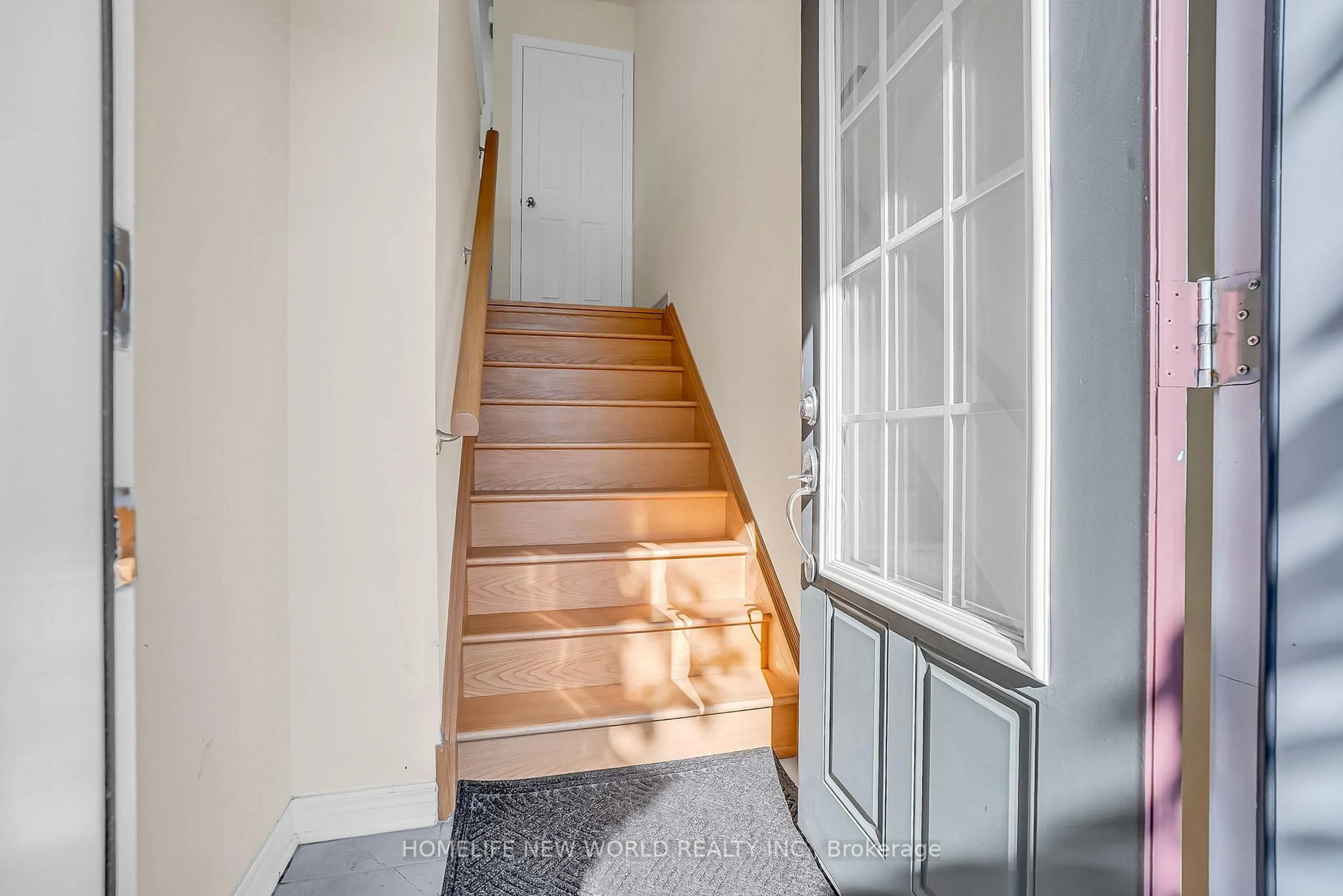 Indoor entryway for 193 Dundas Way, Markham Ontario L6E 0T1