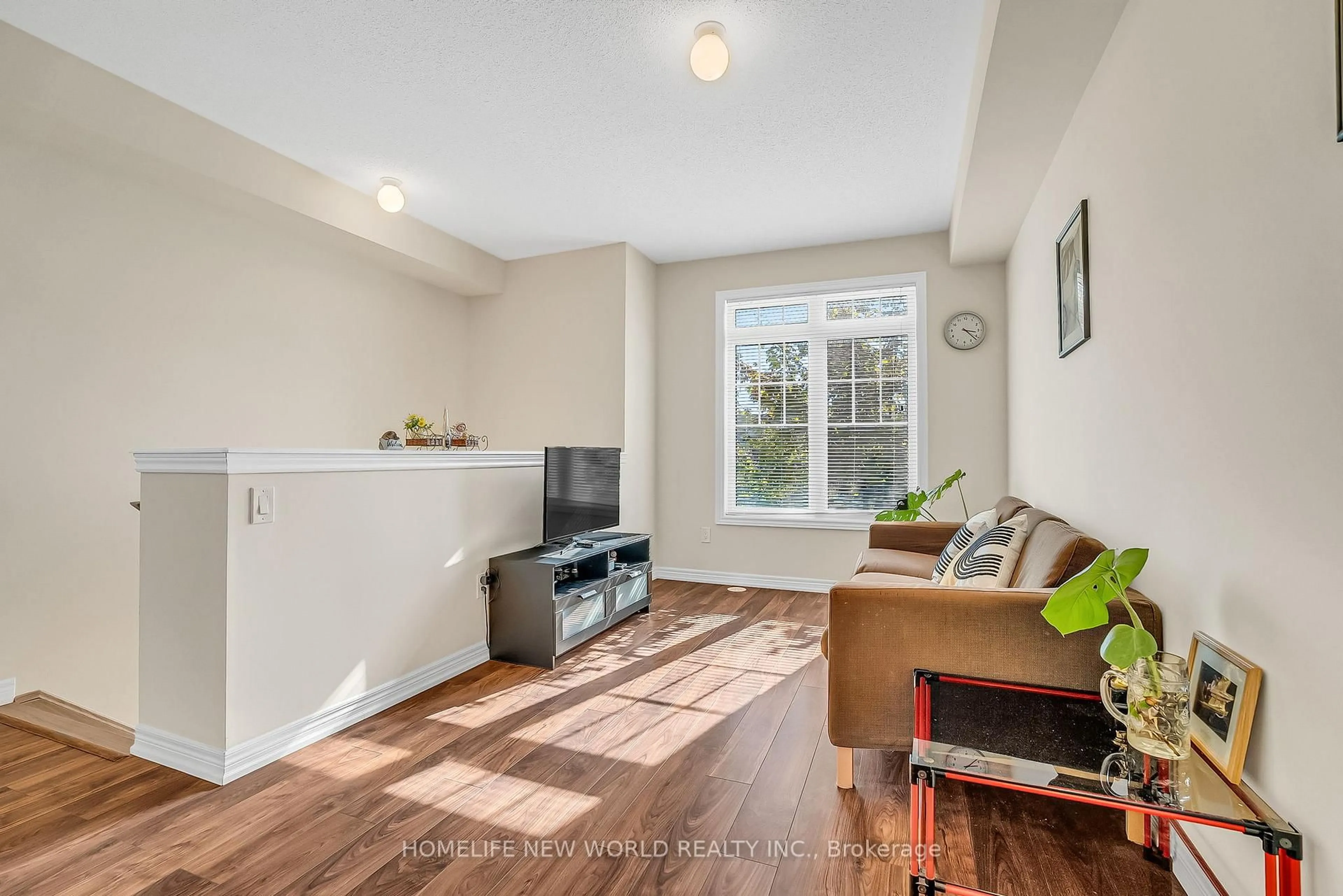 Living room with furniture, wood/laminate floor for 193 Dundas Way, Markham Ontario L6E 0T1