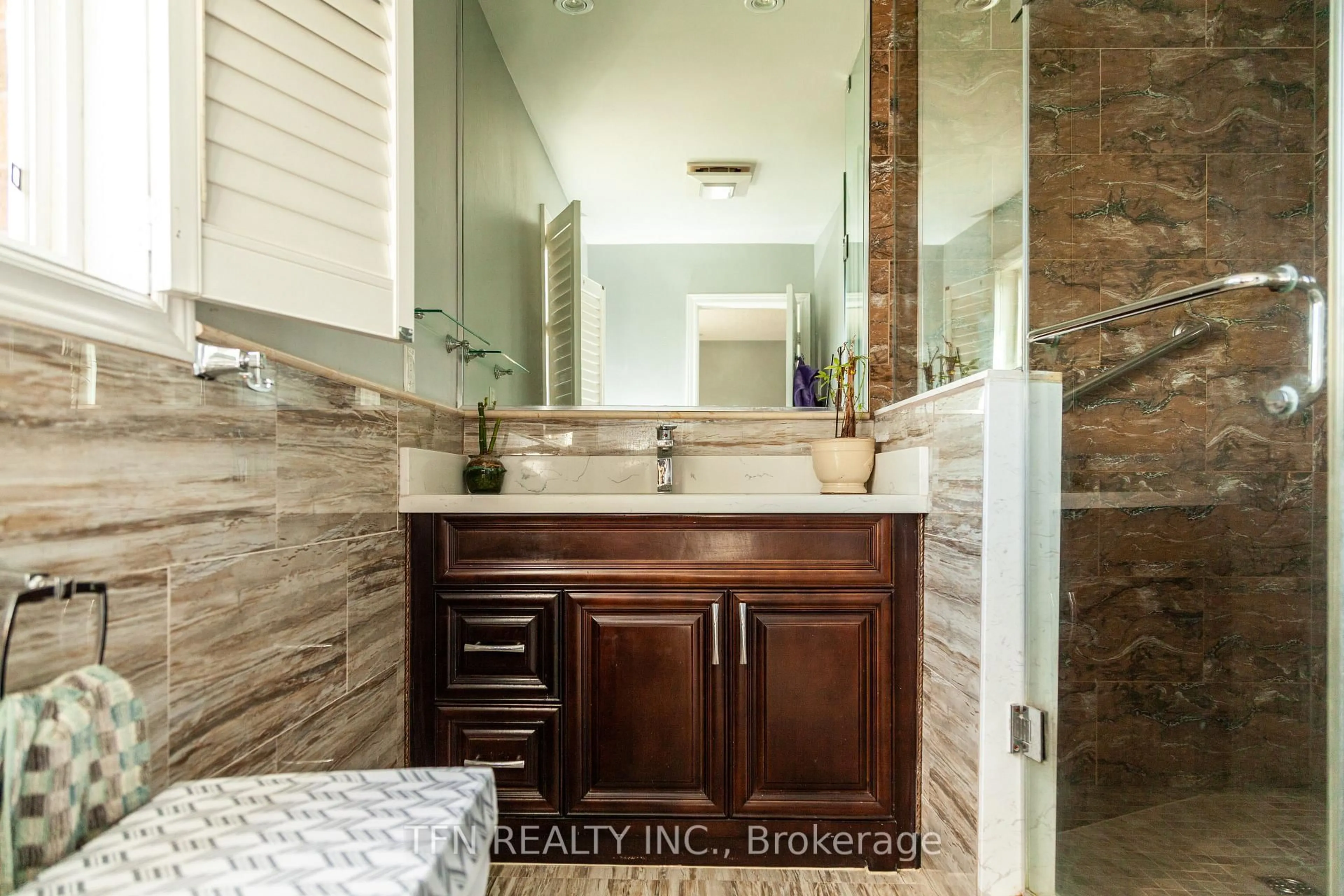 Contemporary bathroom, ceramic/tile floor for 5 Belwood Blvd, Vaughan Ontario L4K 5H4