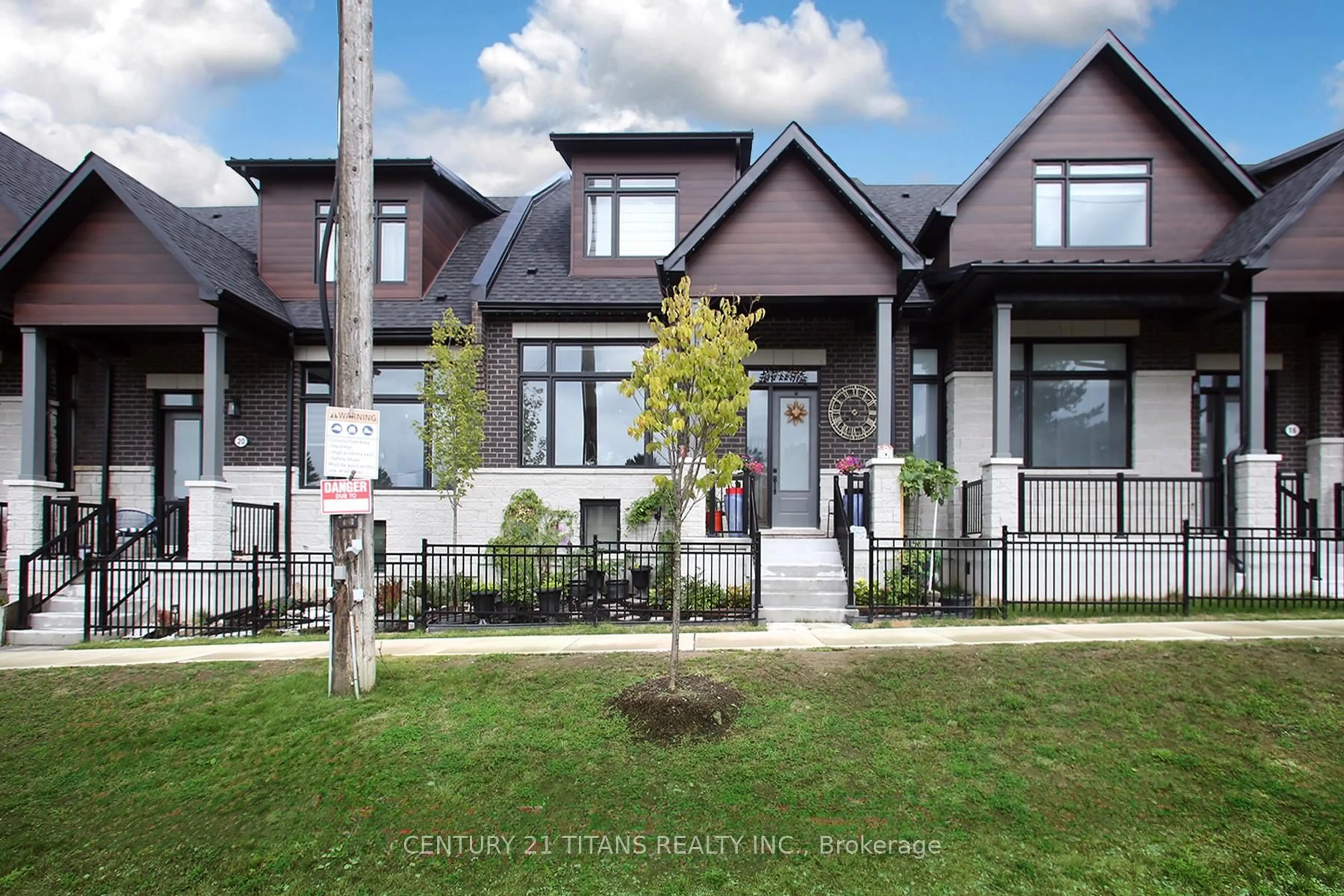 Home with brick exterior material, street for 18 Vern Robertson Gate, Uxbridge Ontario L9P 0R9