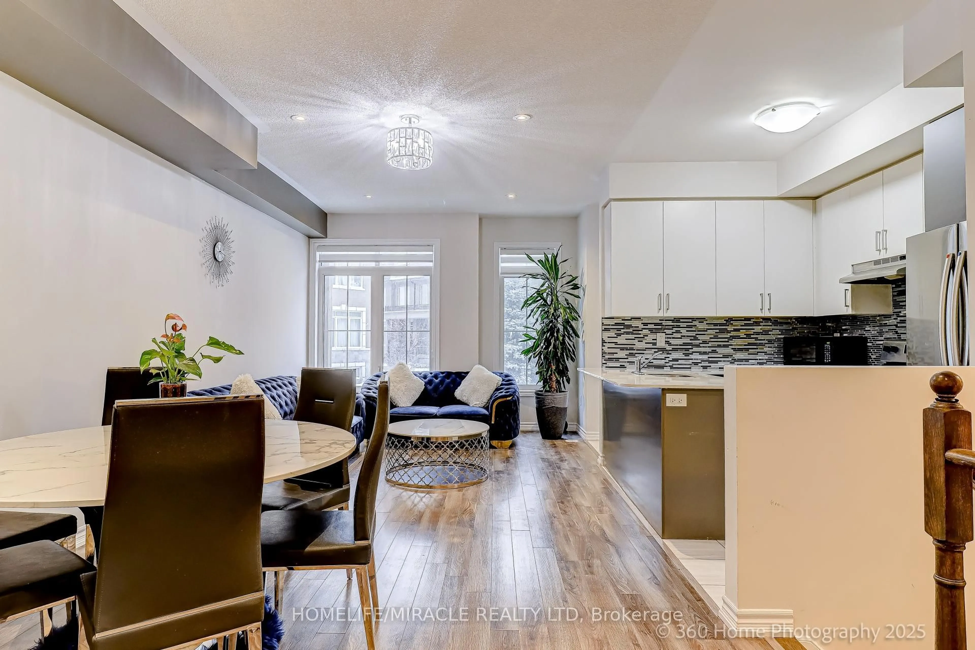 Living room with furniture, wood/laminate floor for 181 Parktree Dr #33, Vaughan Ontario L6A 5B1