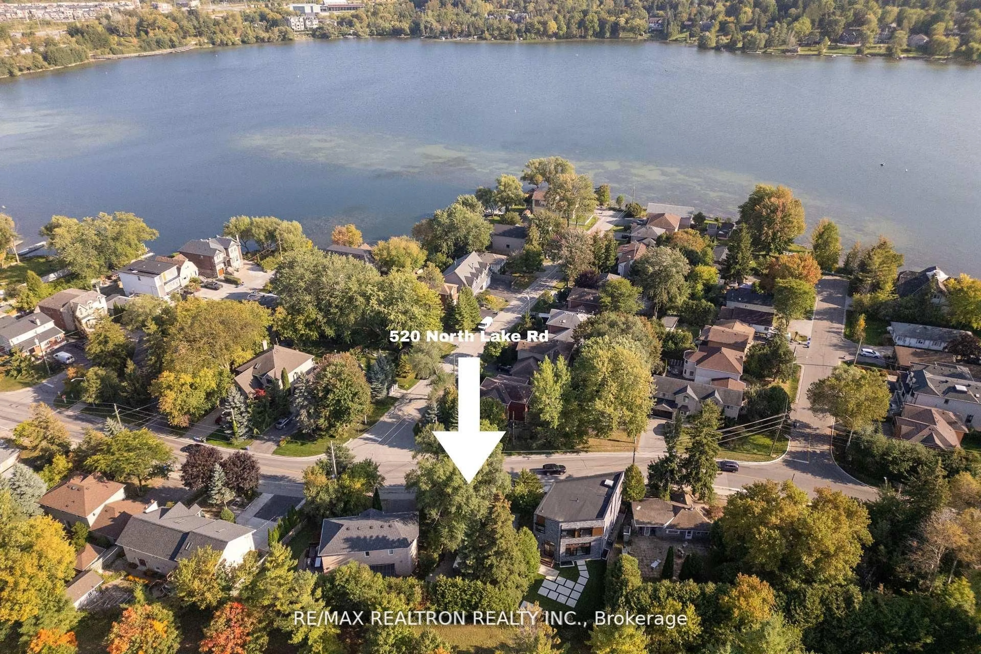 A pic from outside/outdoor area/front of a property/back of a property/a pic from drone, water/lake/river/ocean view for 520 North Lake Rd, Richmond Hill Ontario L4E 3B2