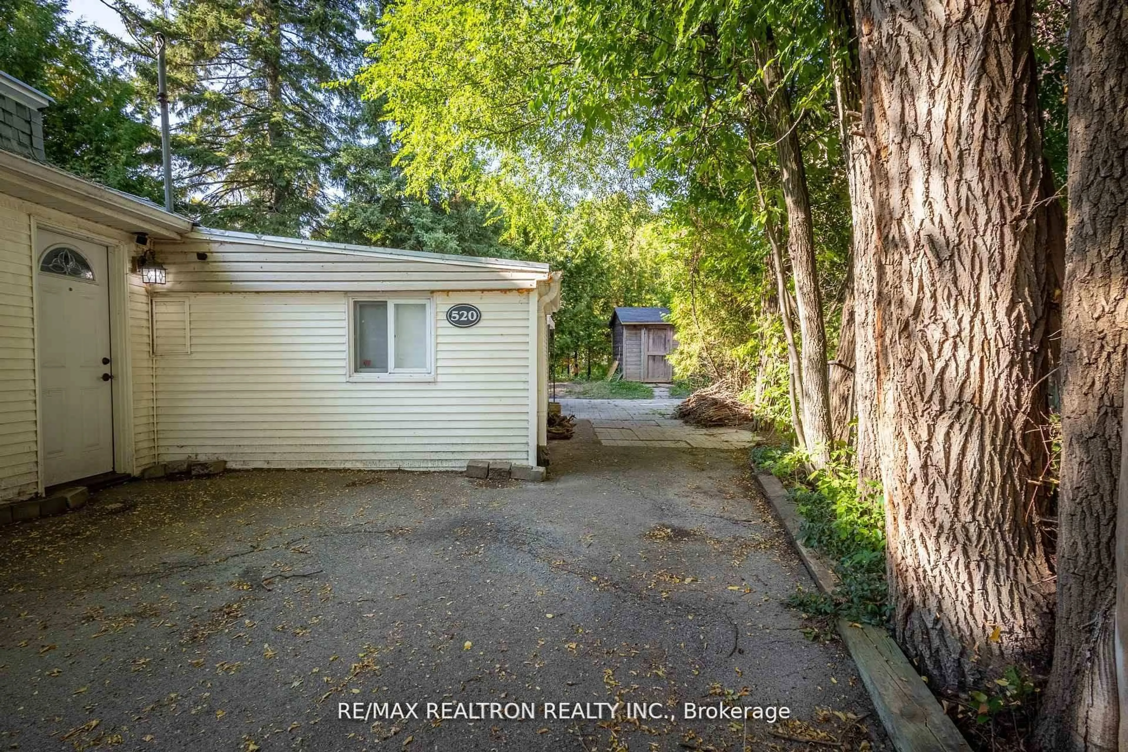 Patio, unknown for 520 North Lake Rd, Richmond Hill Ontario L4E 3B2