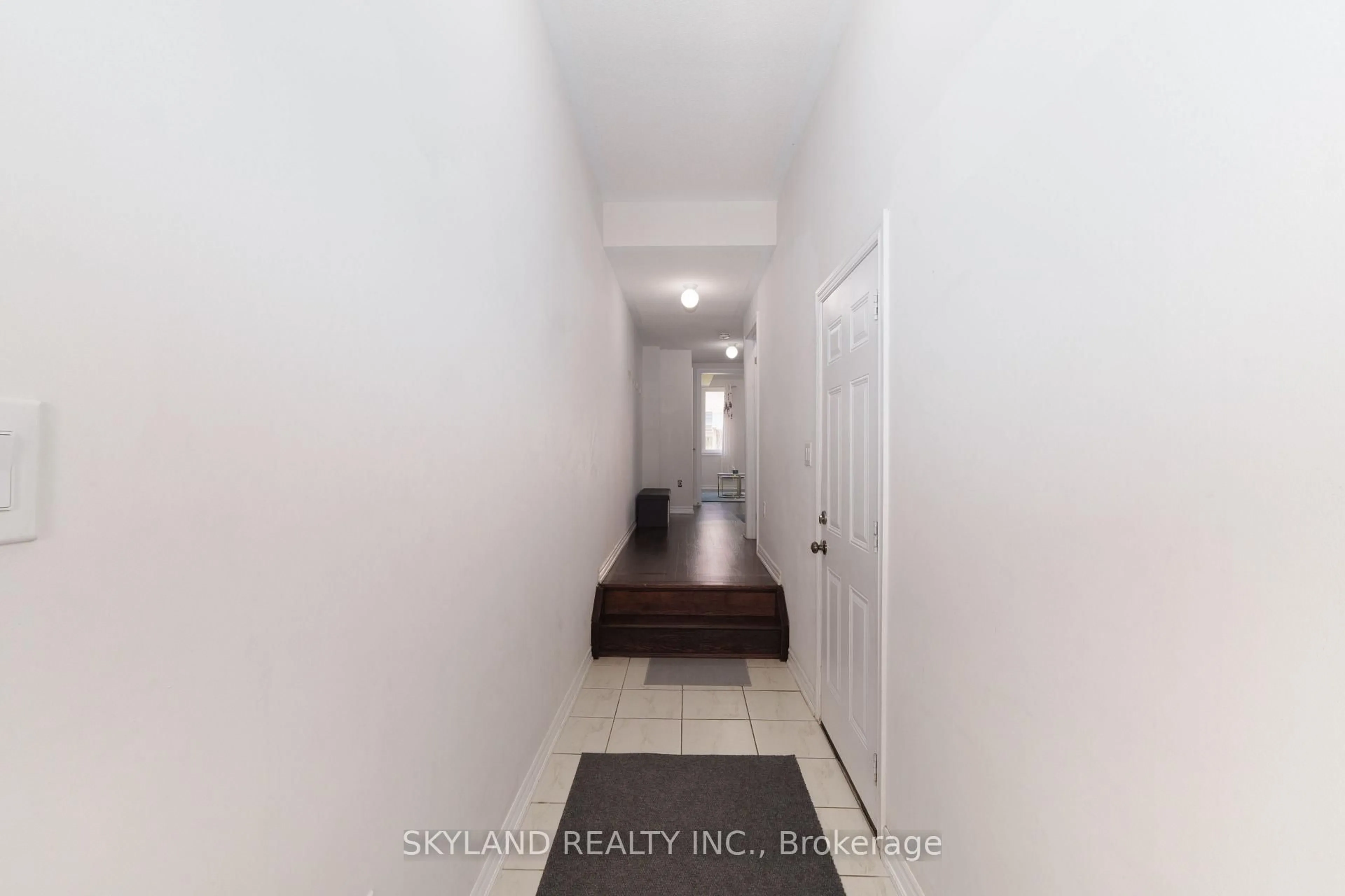 Indoor entryway for 44 Hyderabad Lane, Markham Ontario L3P 3K8