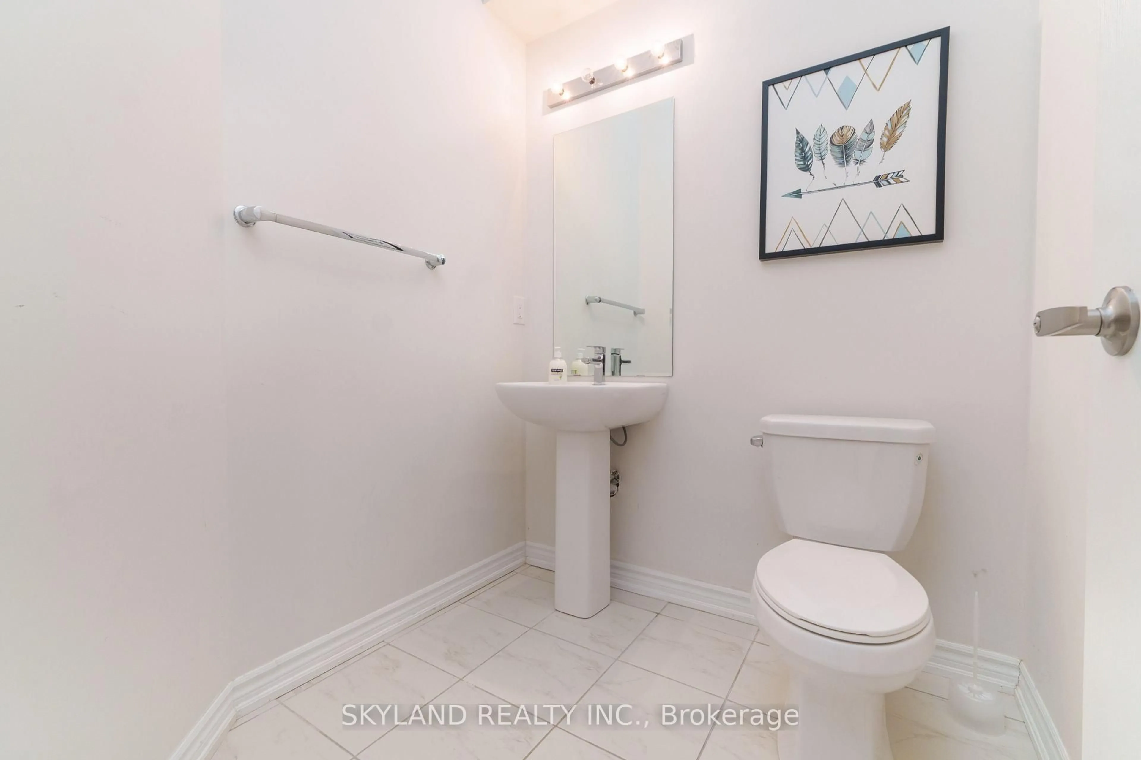 Standard bathroom, ceramic/tile floor for 44 Hyderabad Lane, Markham Ontario L3P 3K8