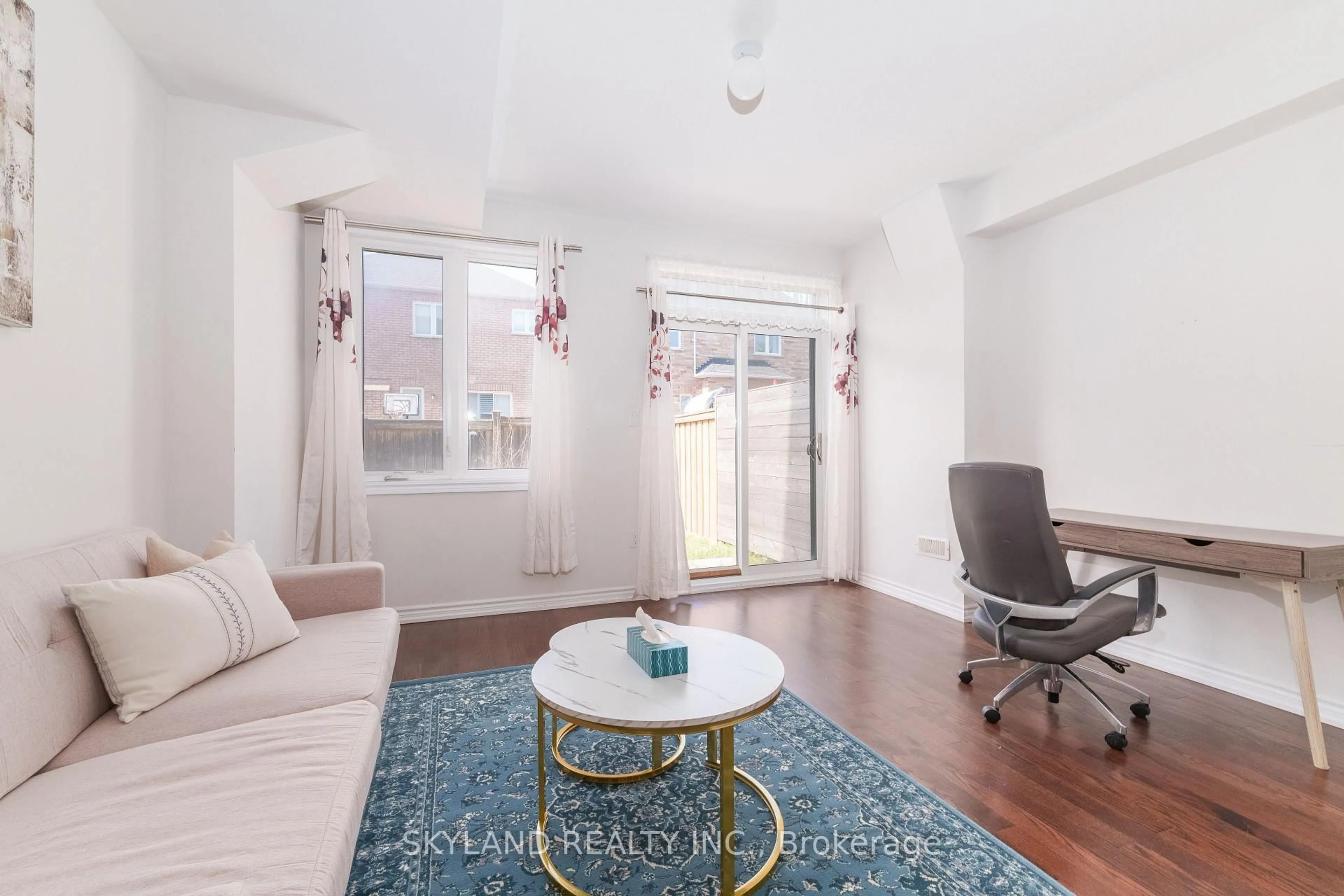 Living room with furniture, unknown for 44 Hyderabad Lane, Markham Ontario L3P 3K8