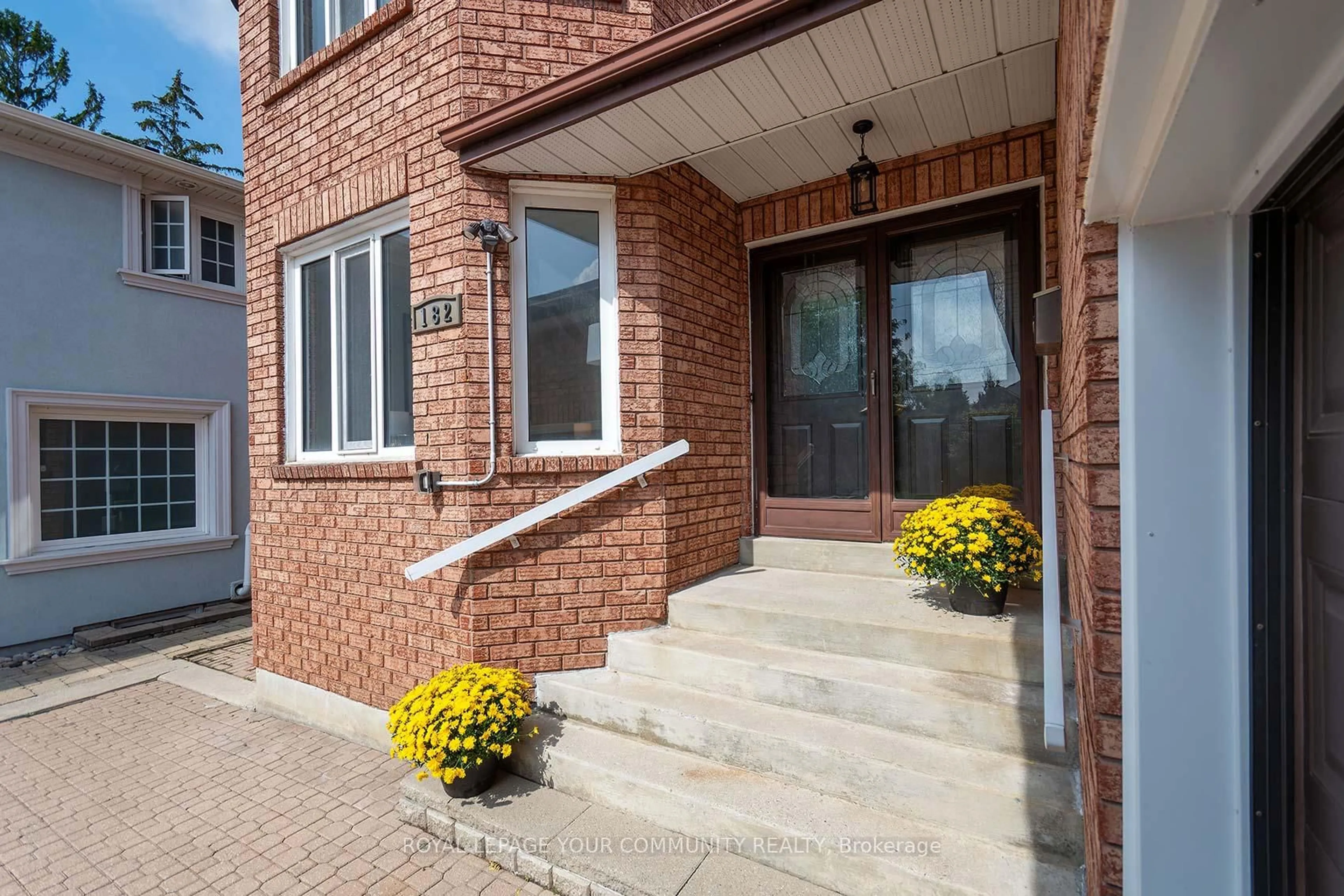 Home with brick exterior material, street for 182 Oxford St, Richmond Hill Ontario L4C 4L7