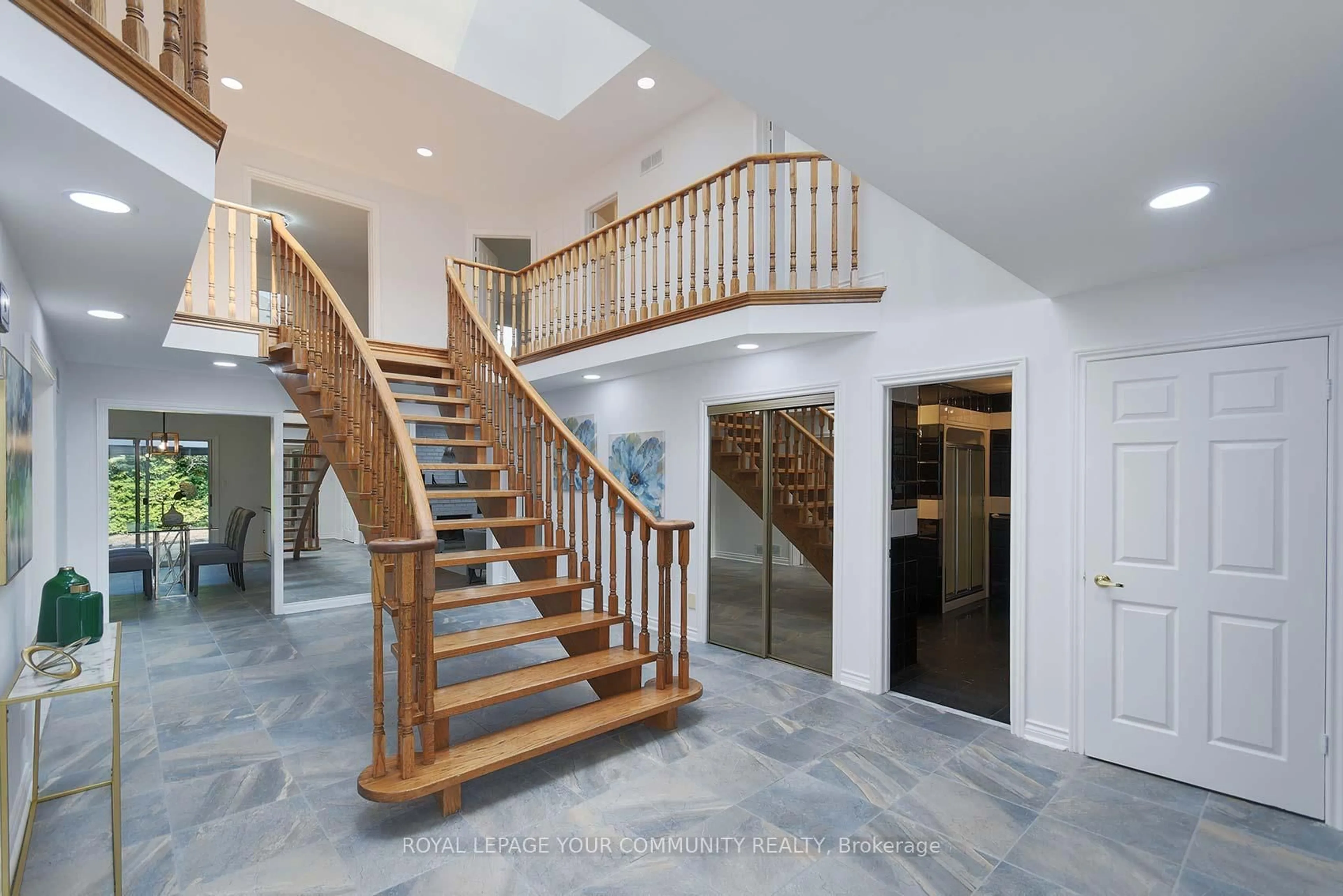 Unknown for 182 Oxford St, Richmond Hill Ontario L4C 4L7