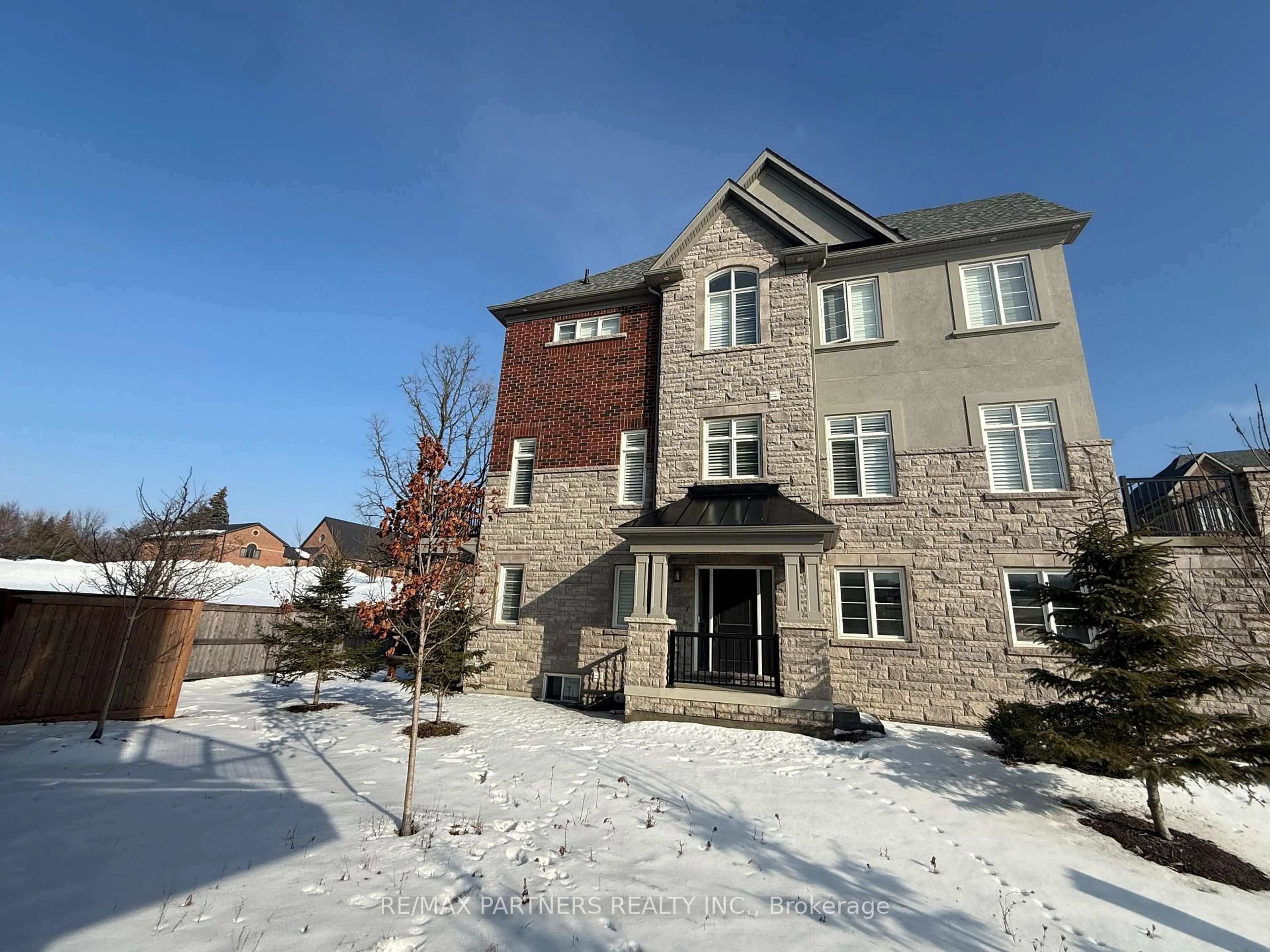 A pic from outside/outdoor area/front of a property/back of a property/a pic from drone, building for 26 Island Green Lane, Markham Ontario L6C 0Y7