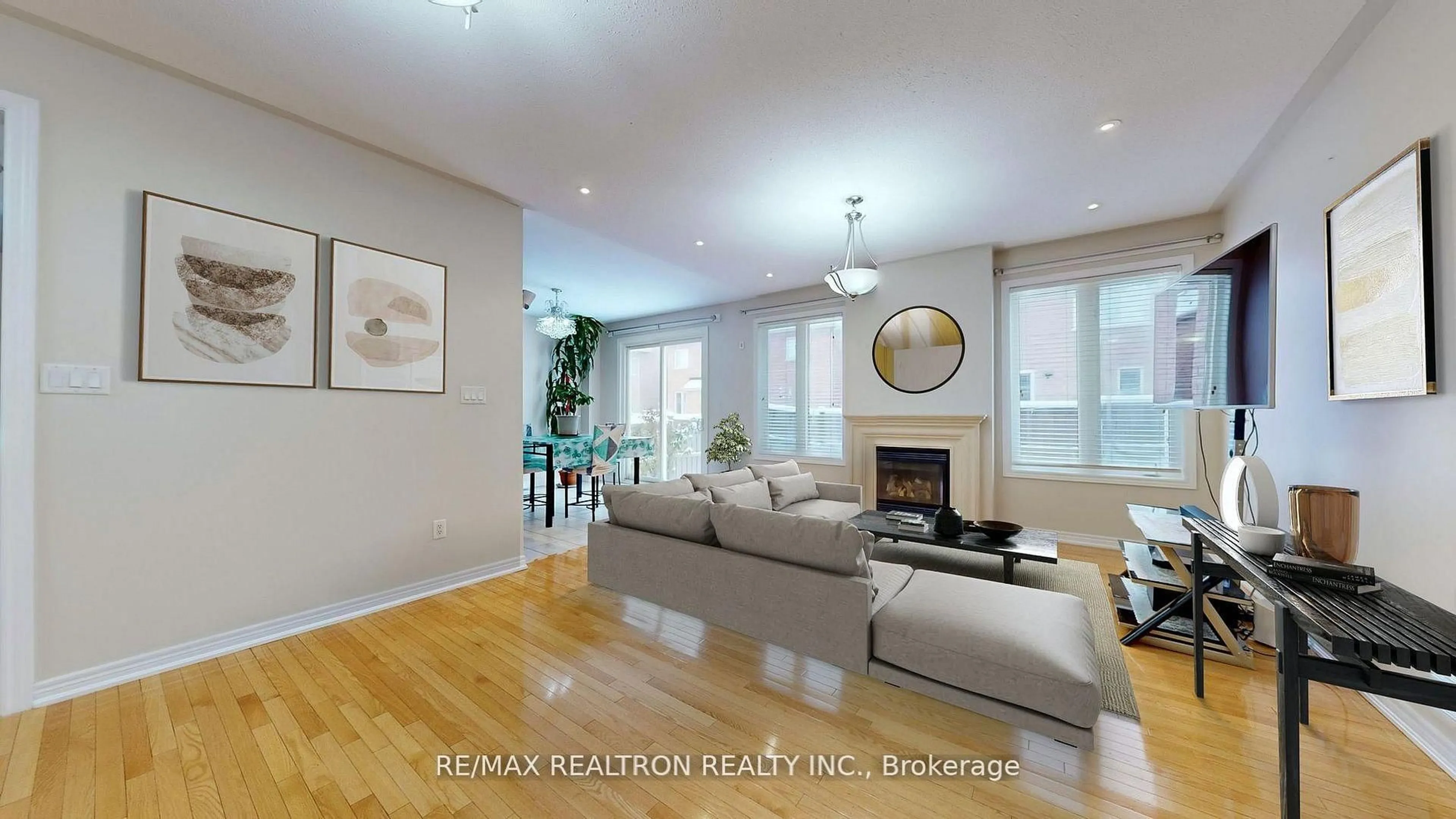 Living room with furniture, wood/laminate floor for 222 Silver Maple Rd, Richmond Hill Ontario L4E 4Z3