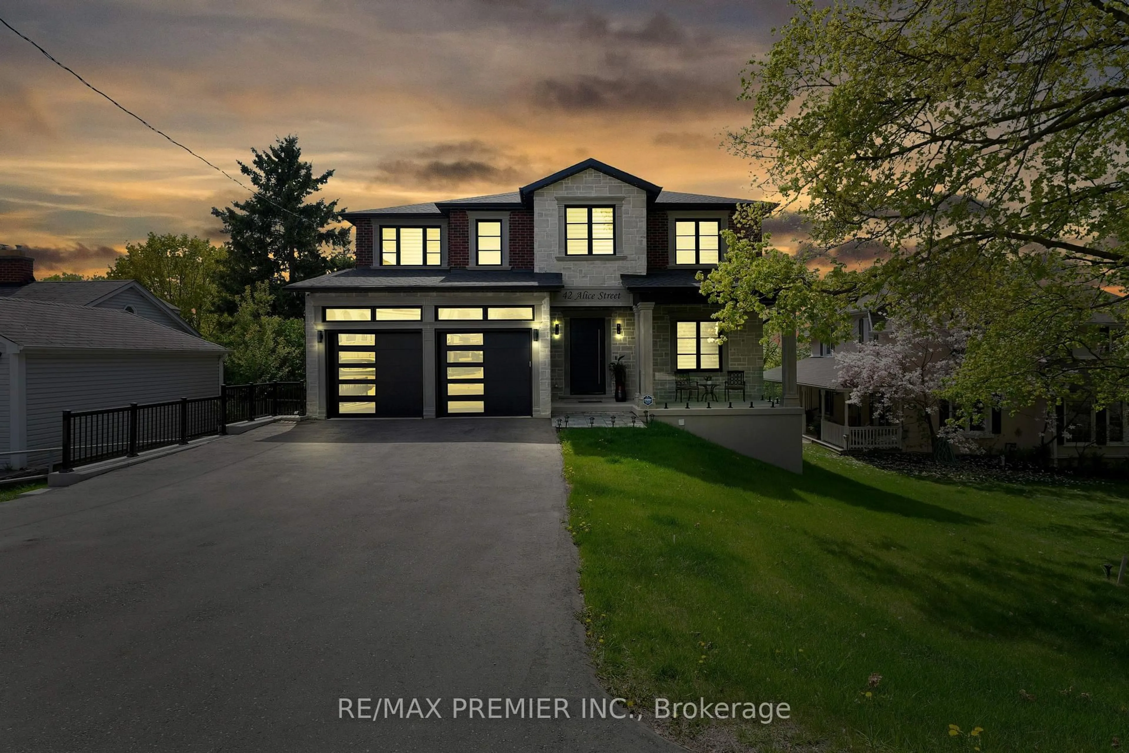 Unknown for 42 Alice St, East Gwillimbury Ontario L0G 1M0