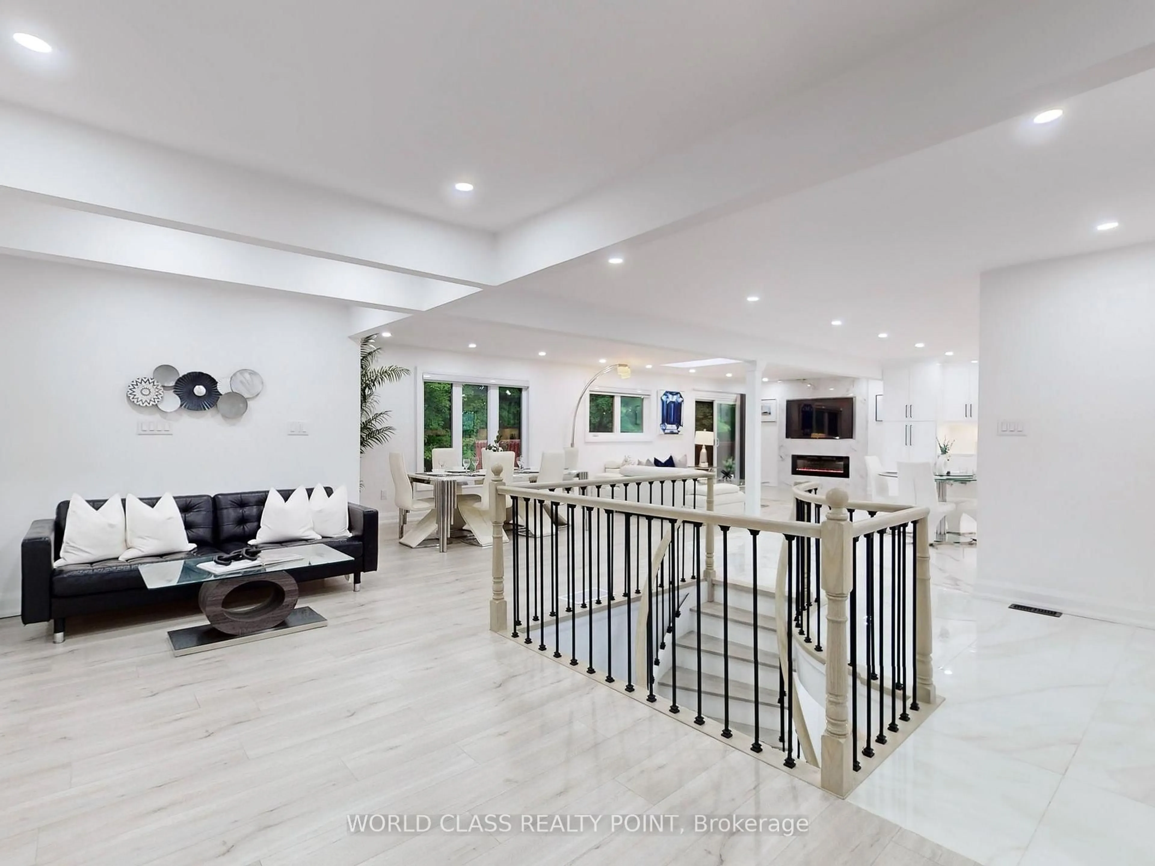 Indoor foyer for 60 Kleins Ridge Rd, Vaughan Ontario L0J 1C0