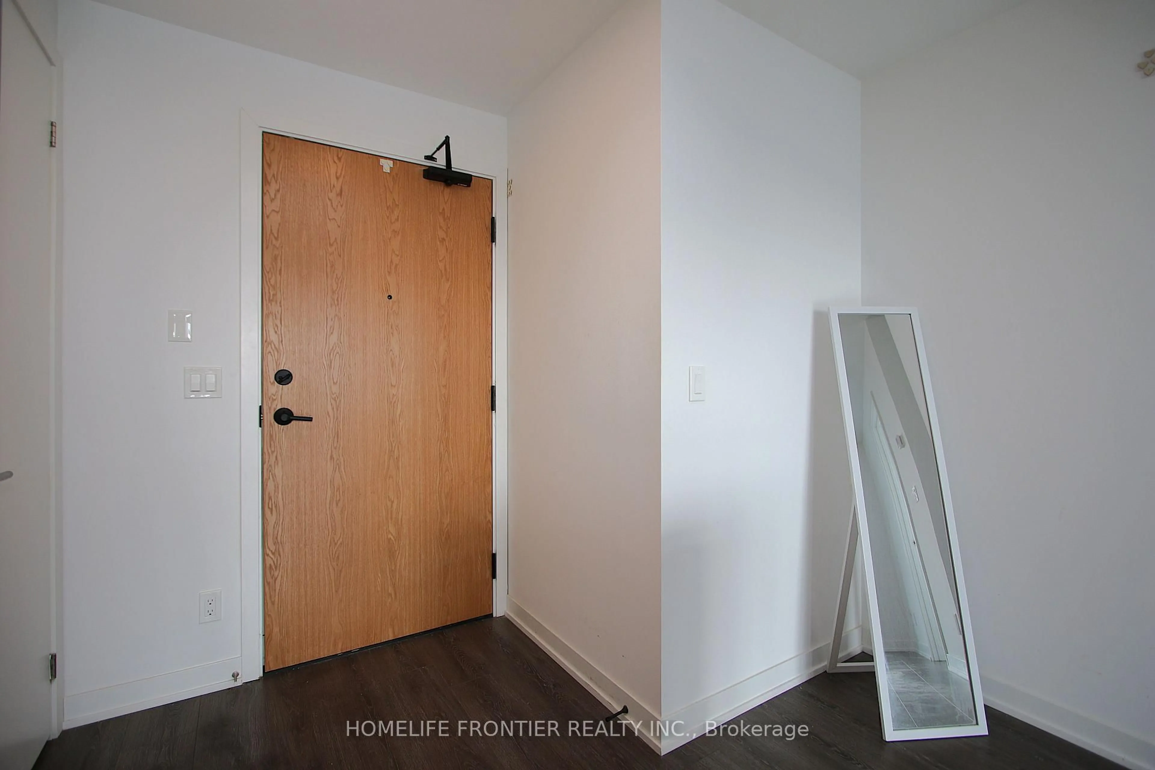 Indoor entryway for 7950 Bathurst St #2310, Vaughan Ontario L4J 0B8