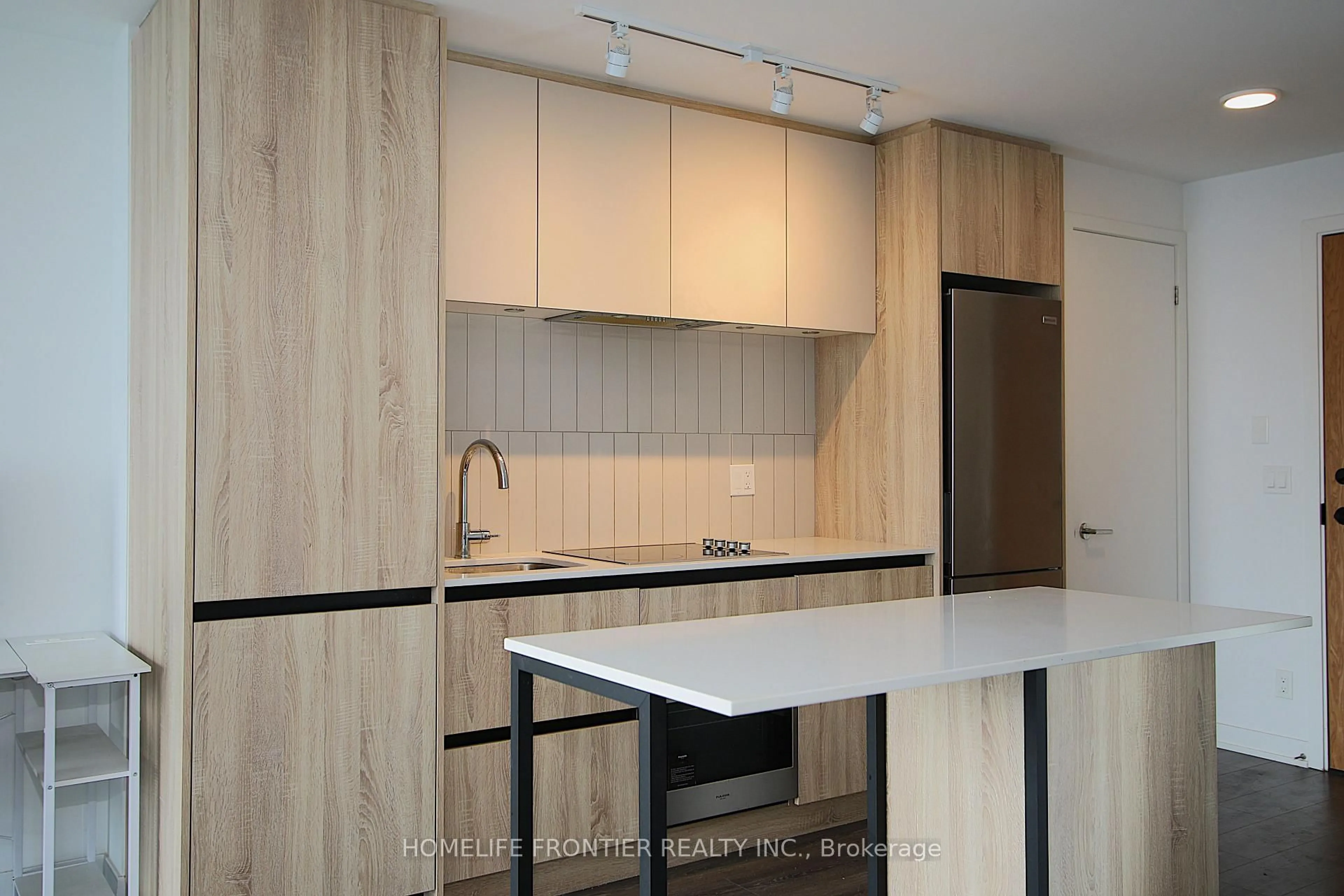 Standard kitchen, wood/laminate floor for 7950 Bathurst St #2310, Vaughan Ontario L4J 0B8