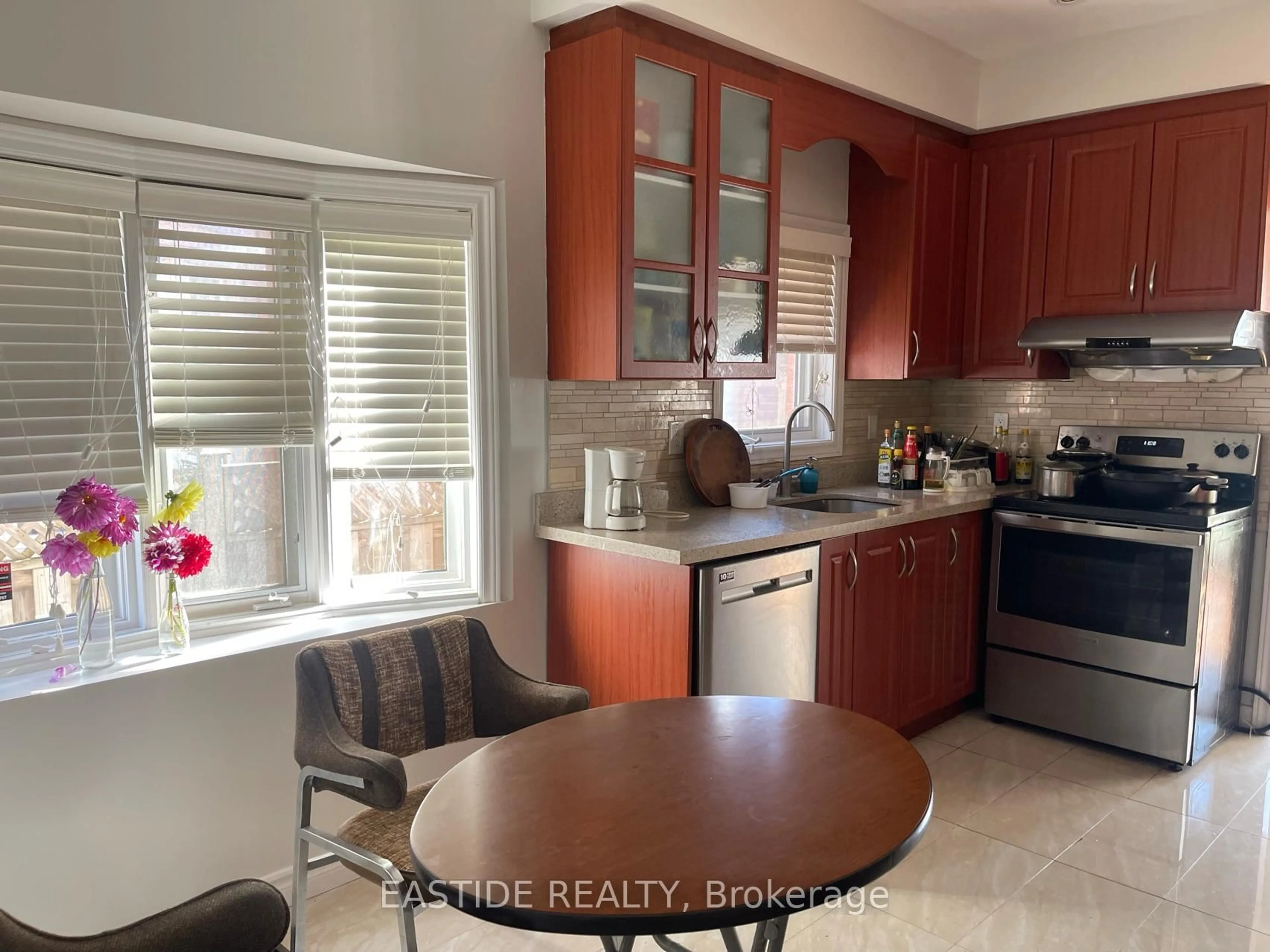 Open concept kitchen, unknown for 200 Milliken Meadows Dr, Markham Ontario L3R 0V9