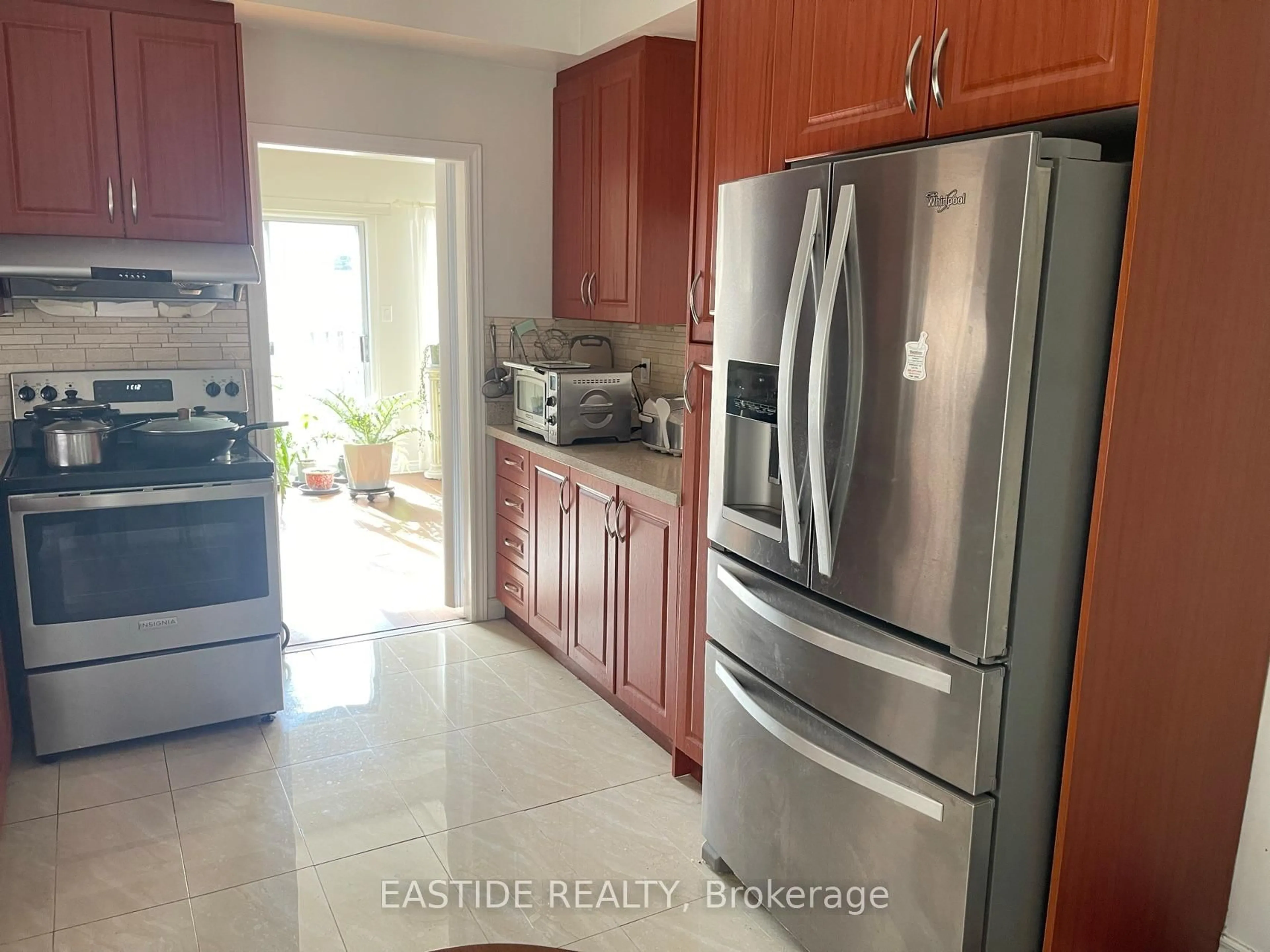 Kitchen with laundary machines, ceramic/tile floor for 200 Milliken Meadows Dr, Markham Ontario L3R 0V9