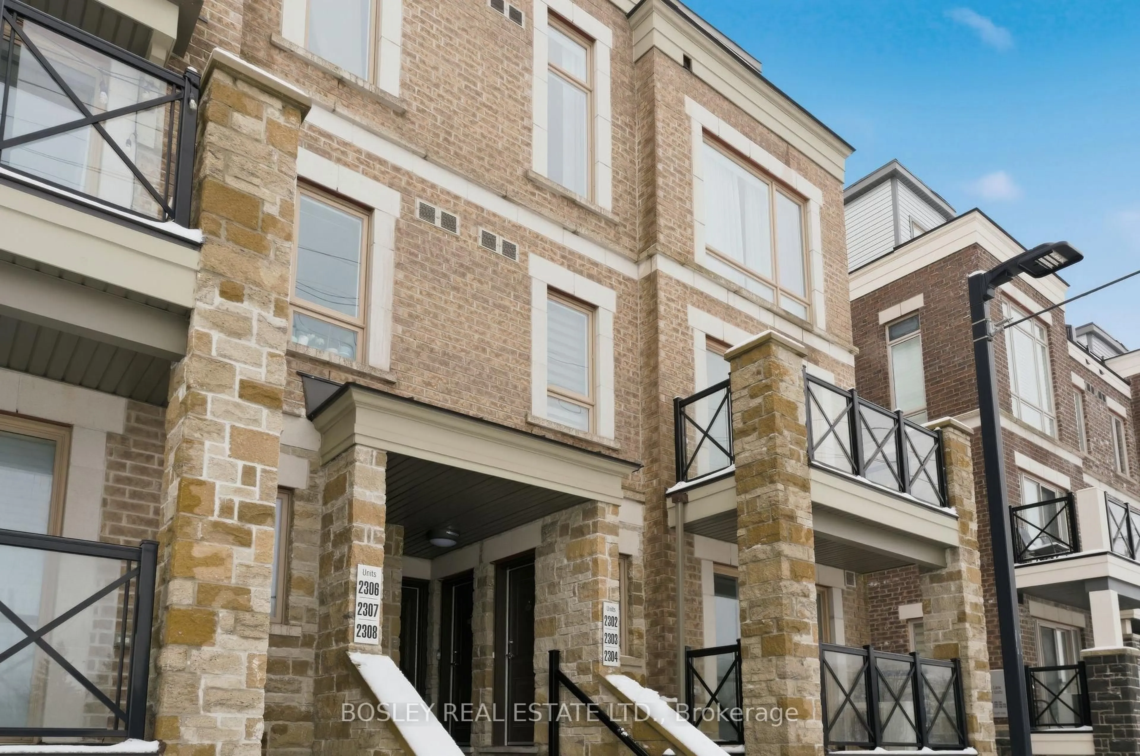 Indoor foyer for 20 Westmeath Lane #2303, Markham Ontario L6B 1N5