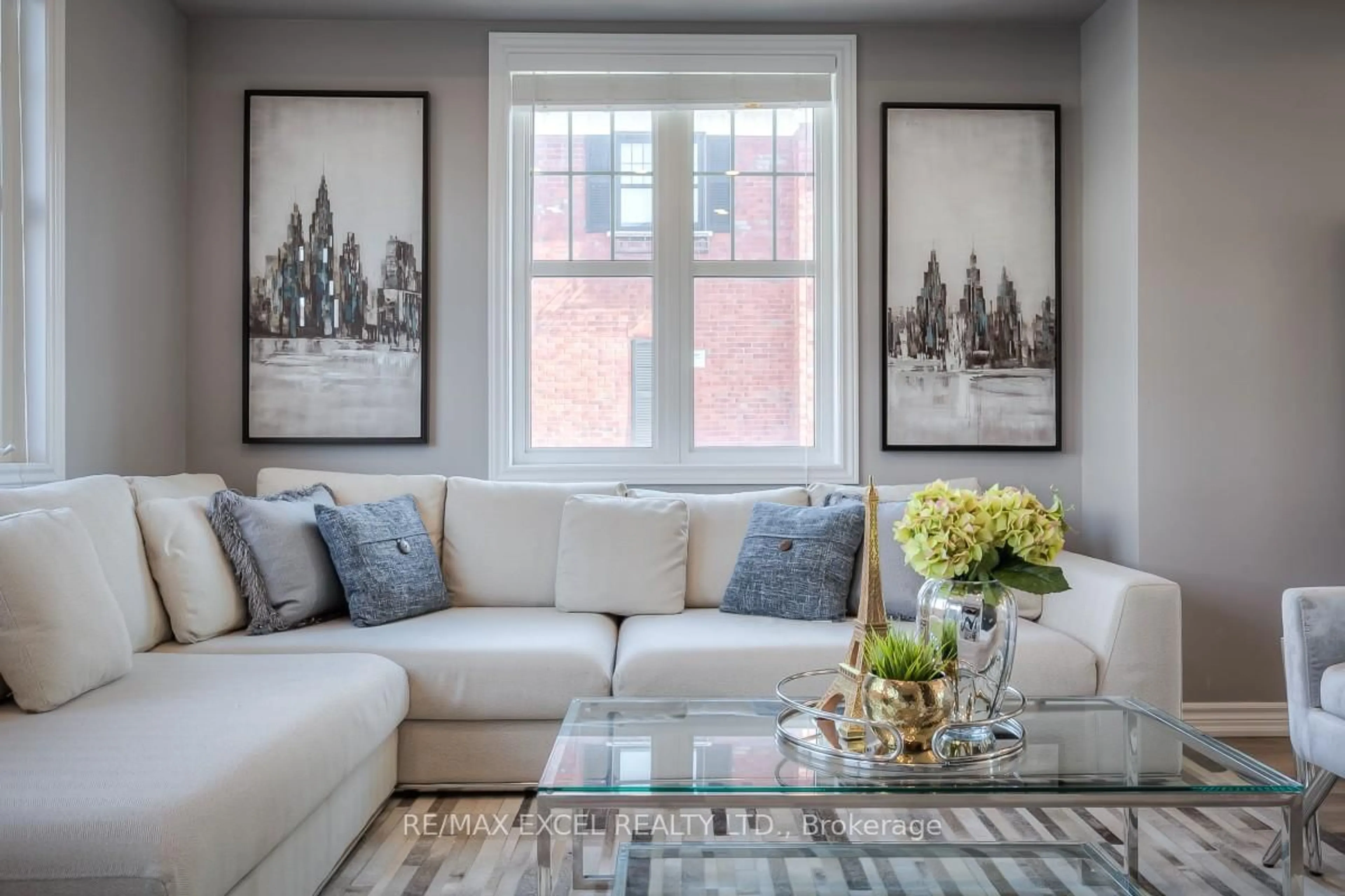 Living room with furniture, unknown for 19 Boadway Cres, Whitchurch-Stouffville Ontario L4A 1X9