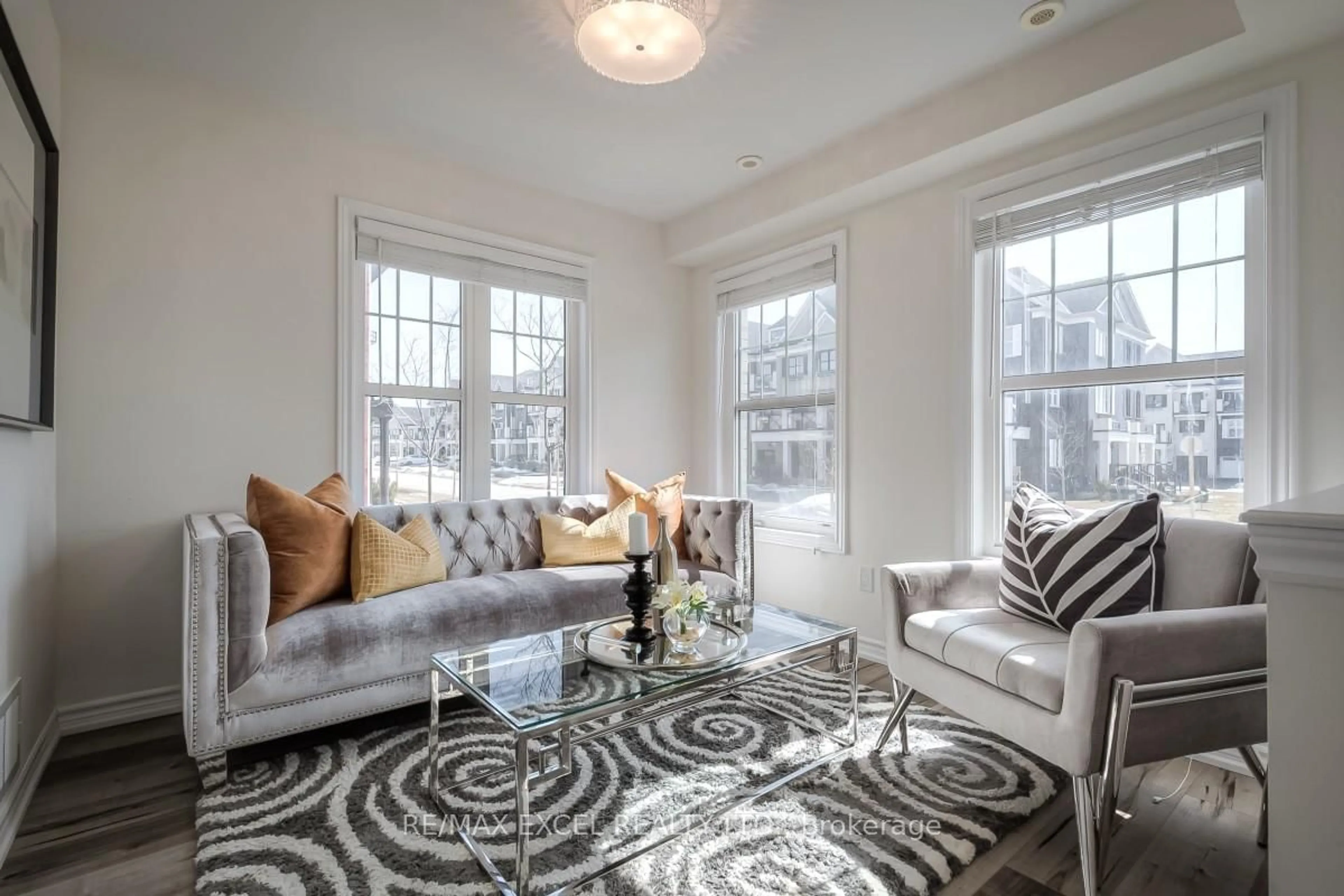 Living room with furniture, carpet floor for 19 Boadway Cres, Whitchurch-Stouffville Ontario L4A 1X9