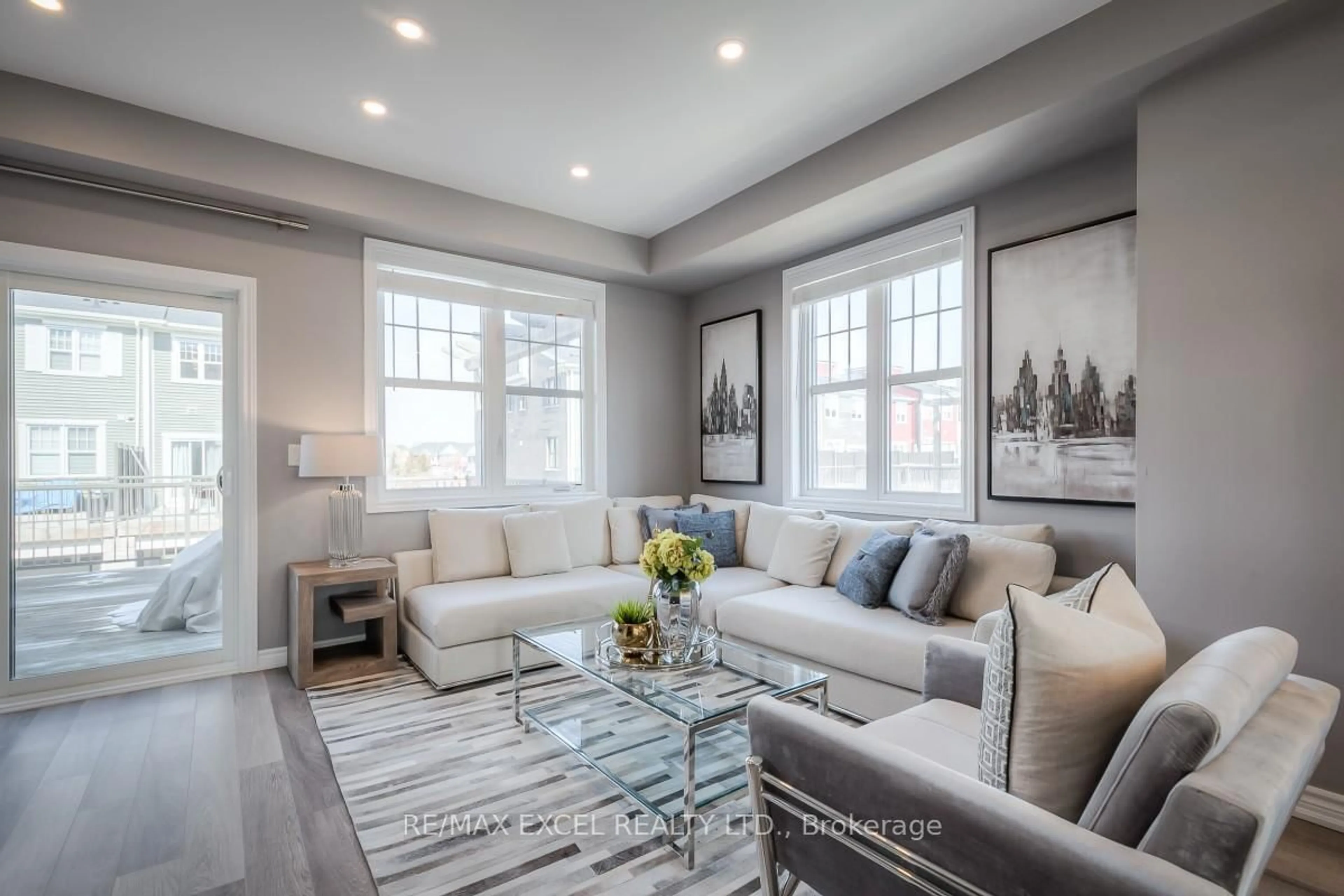 Living room with furniture, unknown for 19 Boadway Cres, Whitchurch-Stouffville Ontario L4A 1X9