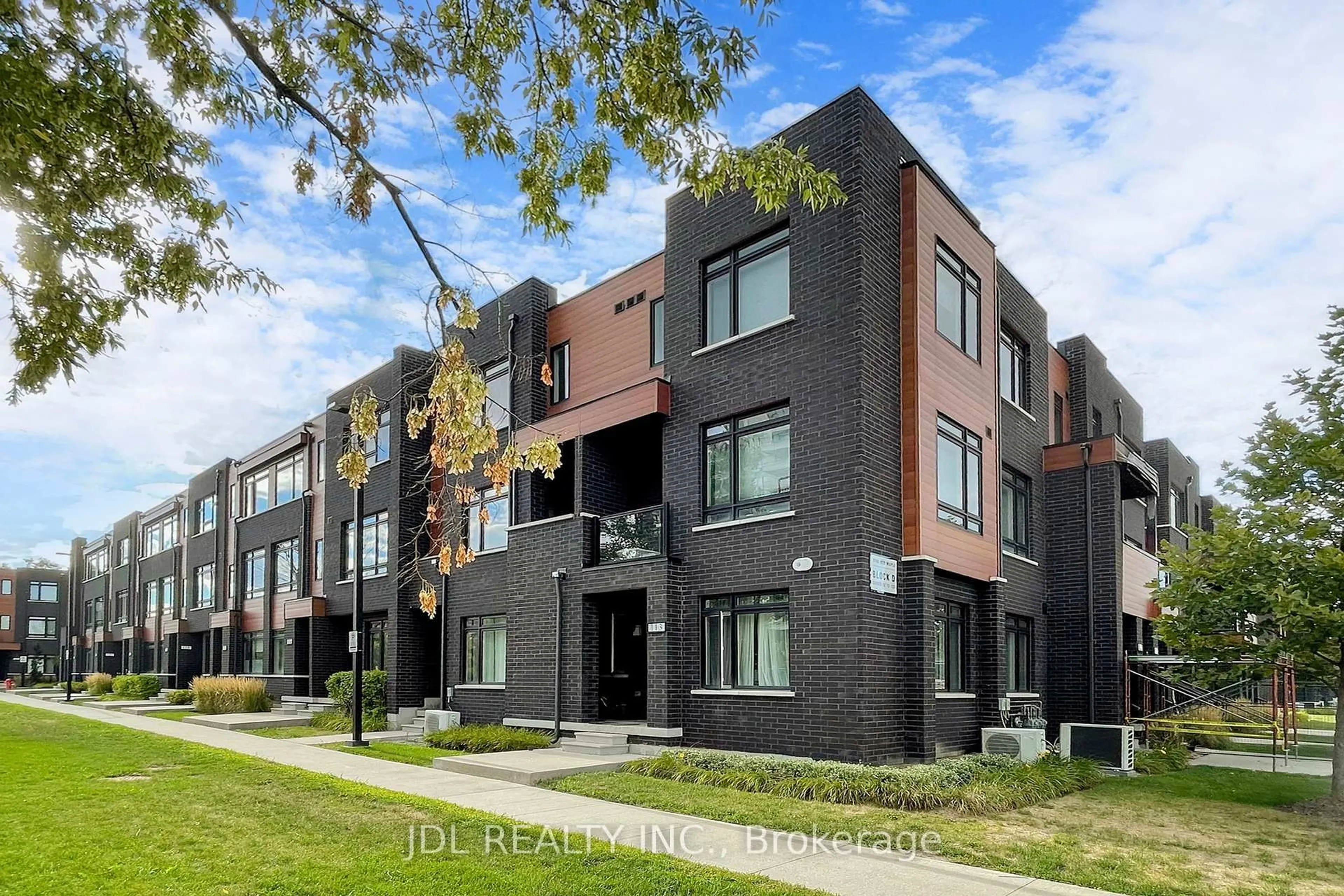 Home with brick exterior material, street for 370 D Red Maple Rd #112, Richmond Hill Ontario L4C 5T4