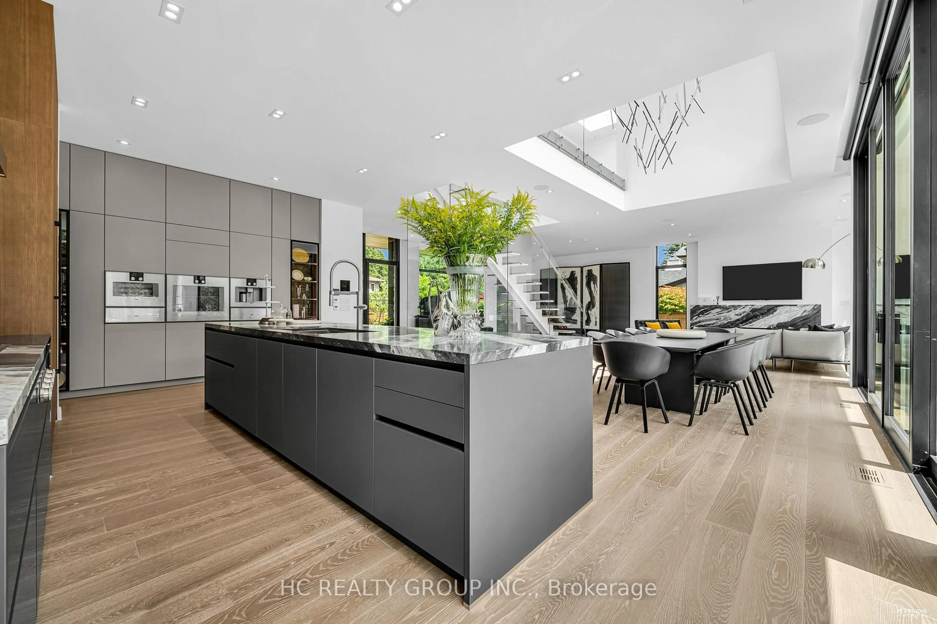 Contemporary kitchen, unknown for 7 Whitelaw Crt, Markham Ontario L3T 5E6