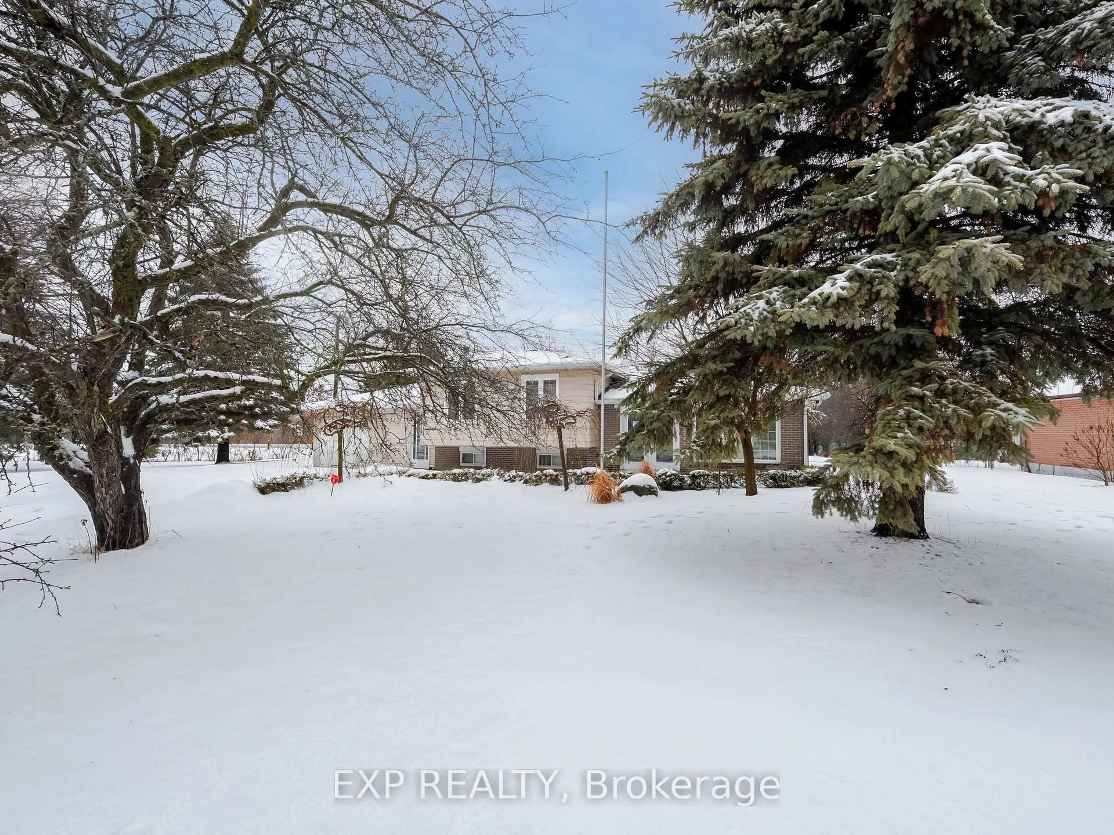 A pic from outside/outdoor area/front of a property/back of a property/a pic from drone, unknown for 28 Lakeland Cres, Richmond Hill Ontario L4E 2Z8