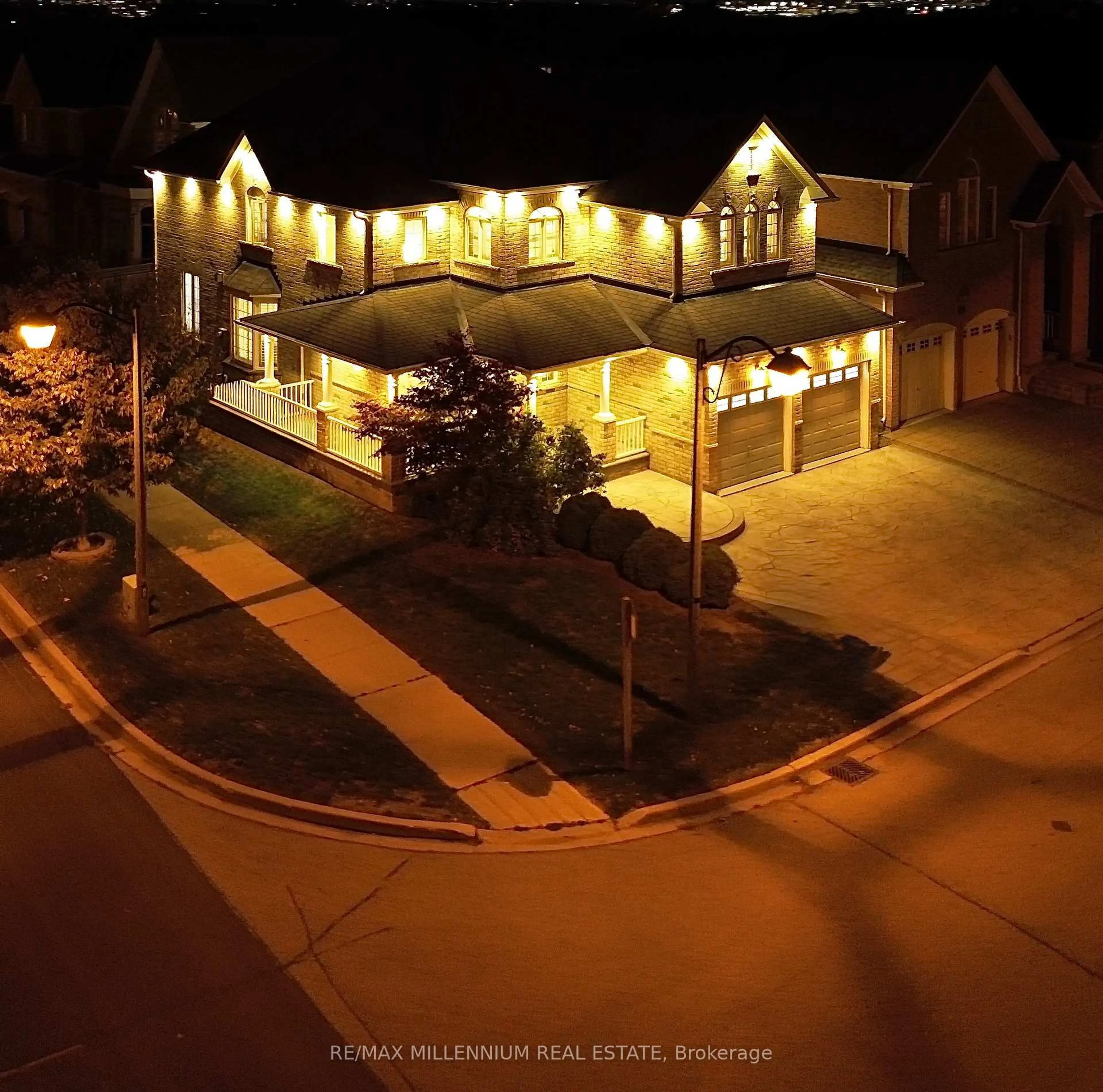 A pic from outside/outdoor area/front of a property/back of a property/a pic from drone, city buildings view from balcony for 1 Bracknell Ave, Markham Ontario L6C 0B2