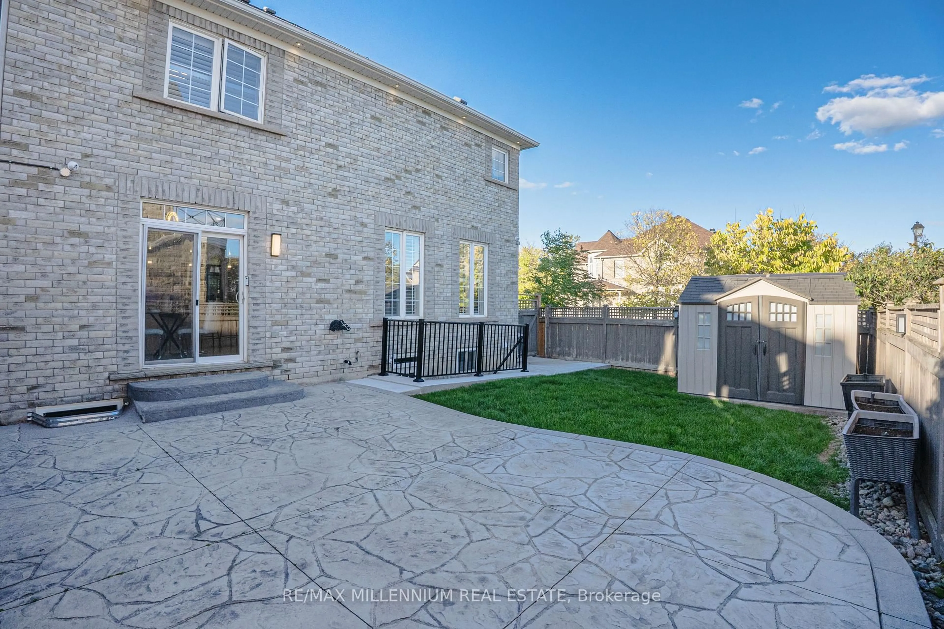 Patio, street for 1 Bracknell Ave, Markham Ontario L6C 0B2