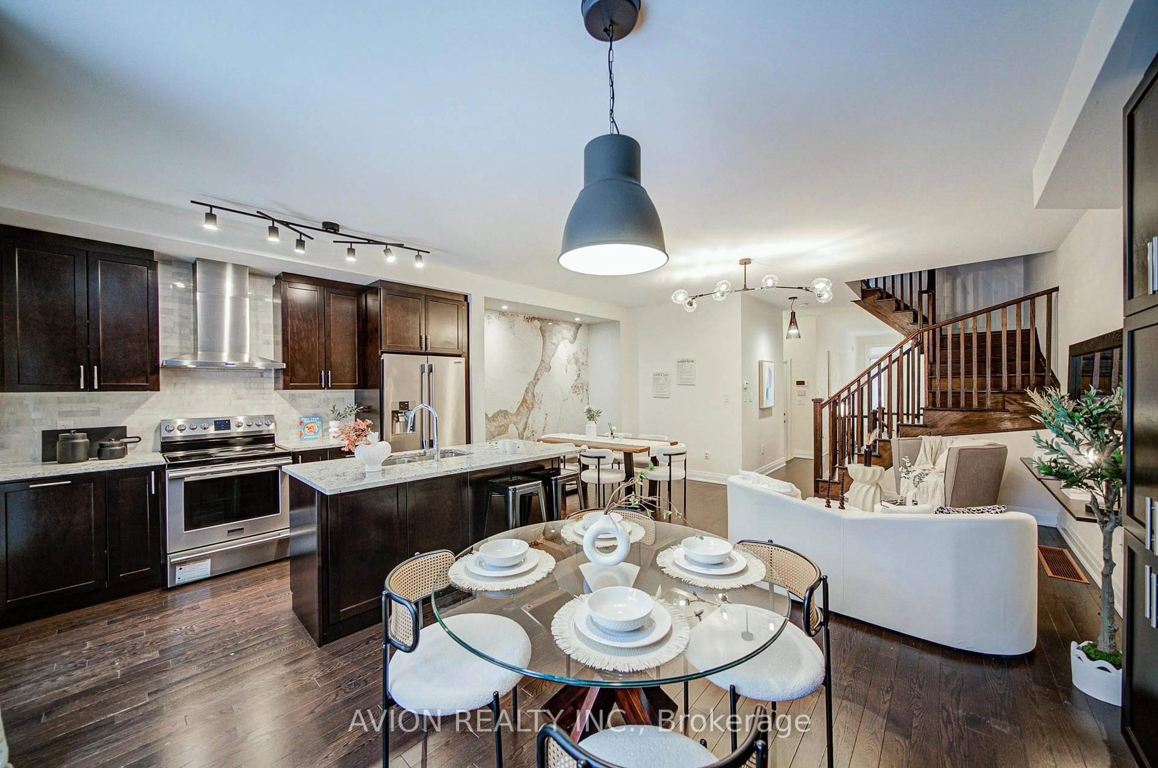 Open concept kitchen, ceramic/tile floor for 42 Causland Lane, Richmond Hill Ontario L4S 0G5
