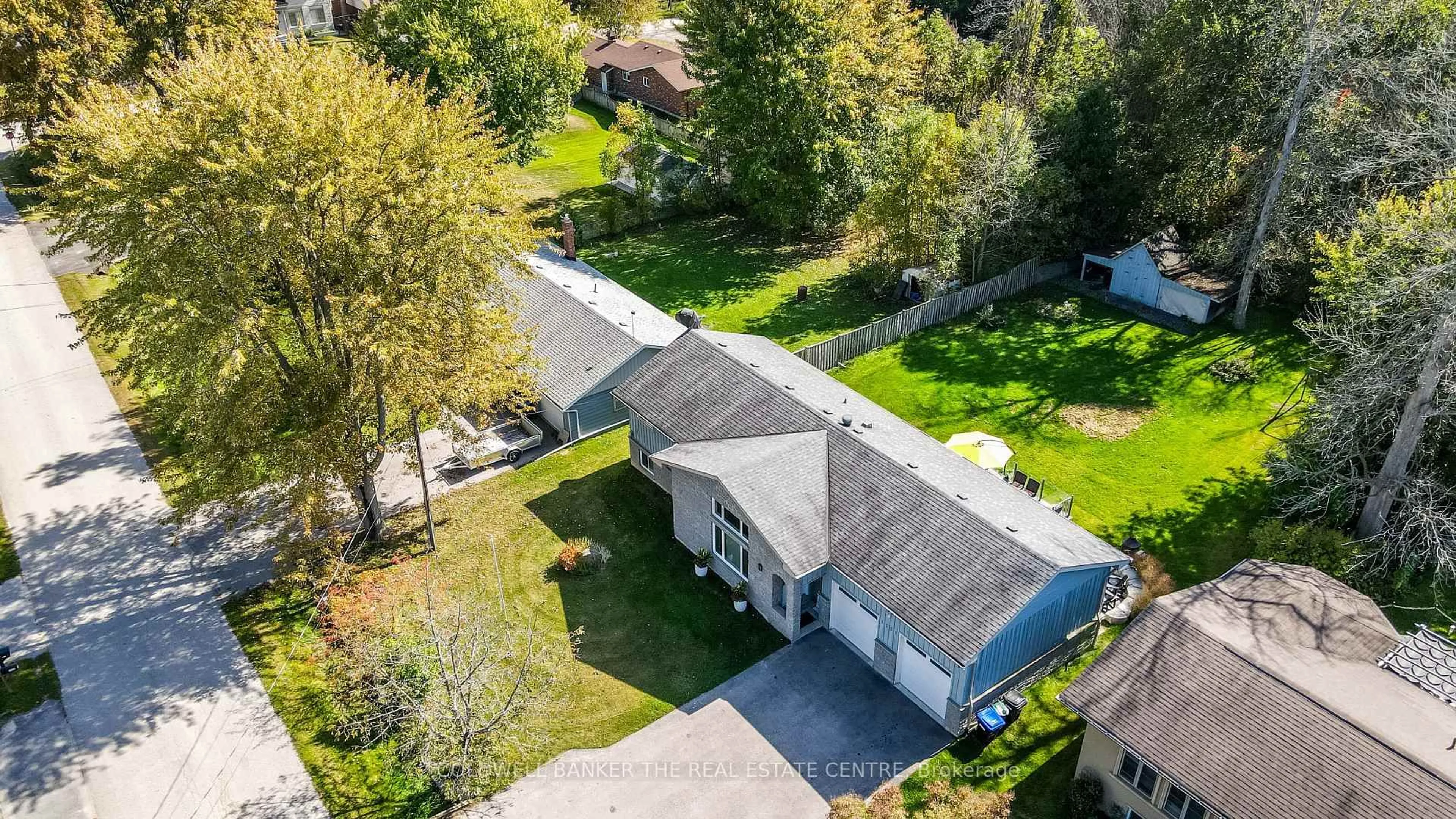 A pic from outside/outdoor area/front of a property/back of a property/a pic from drone, street for 1151 Birch Rd, Innisfil Ontario L0L 1R0