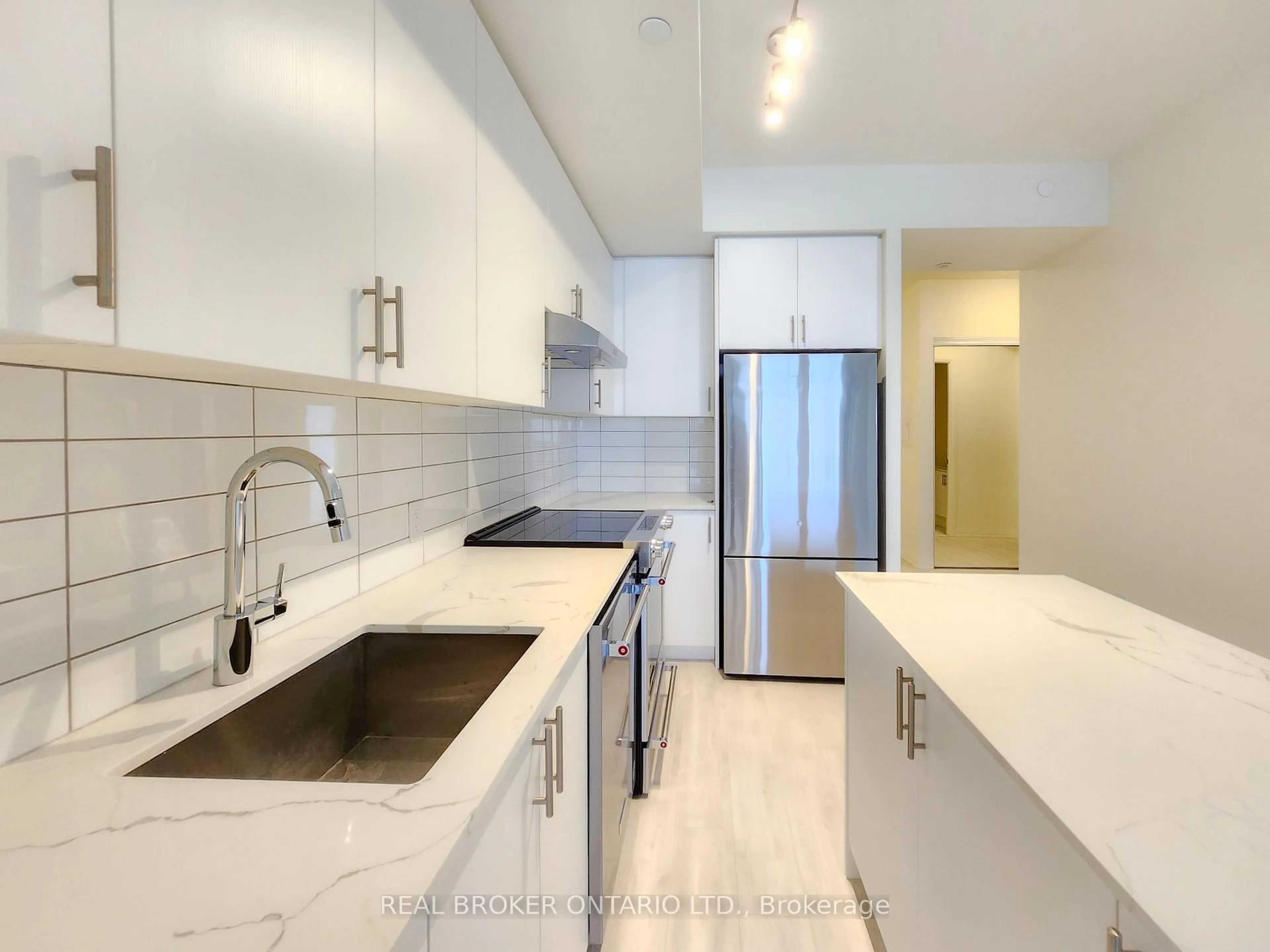 Standard kitchen, ceramic/tile floor for 9000 Jane St #1825, Vaughan Ontario L4K 0M6