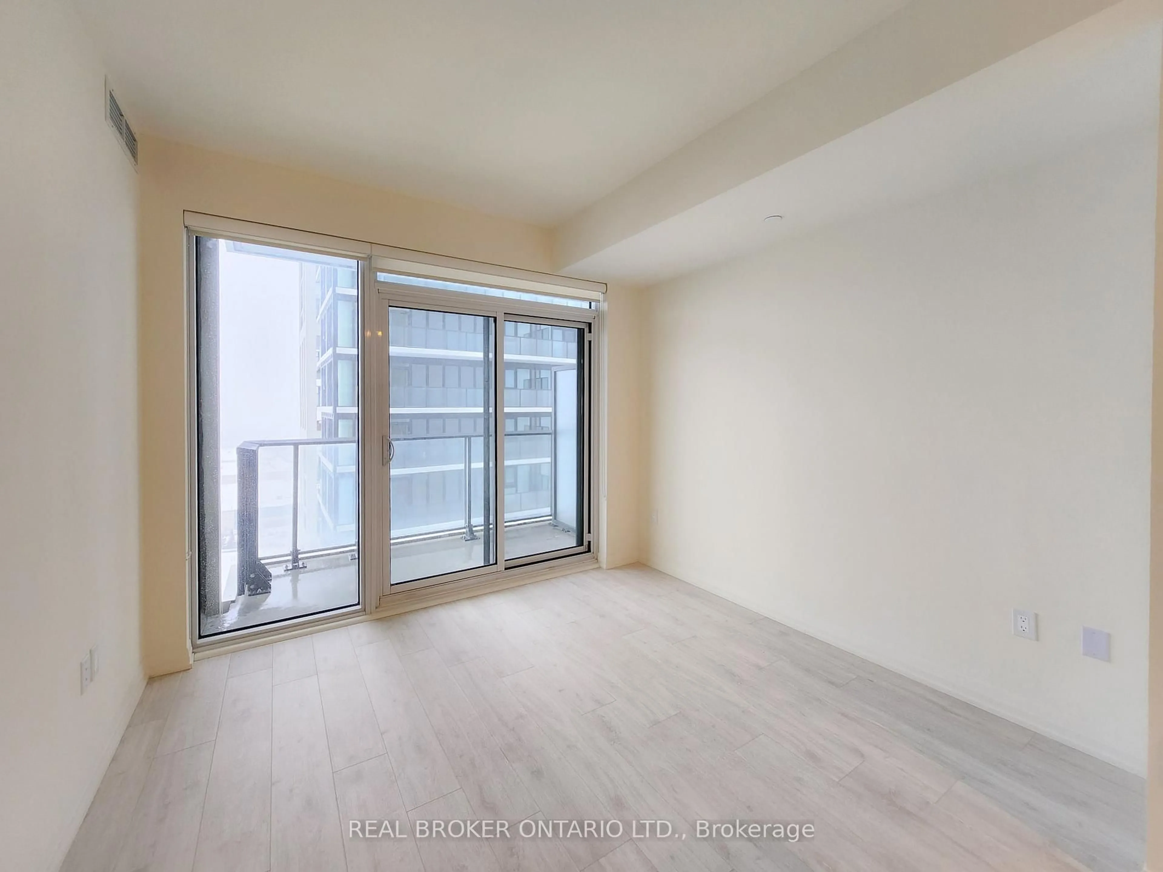 A pic of a room for 9000 Jane St #1825, Vaughan Ontario L4K 0M6